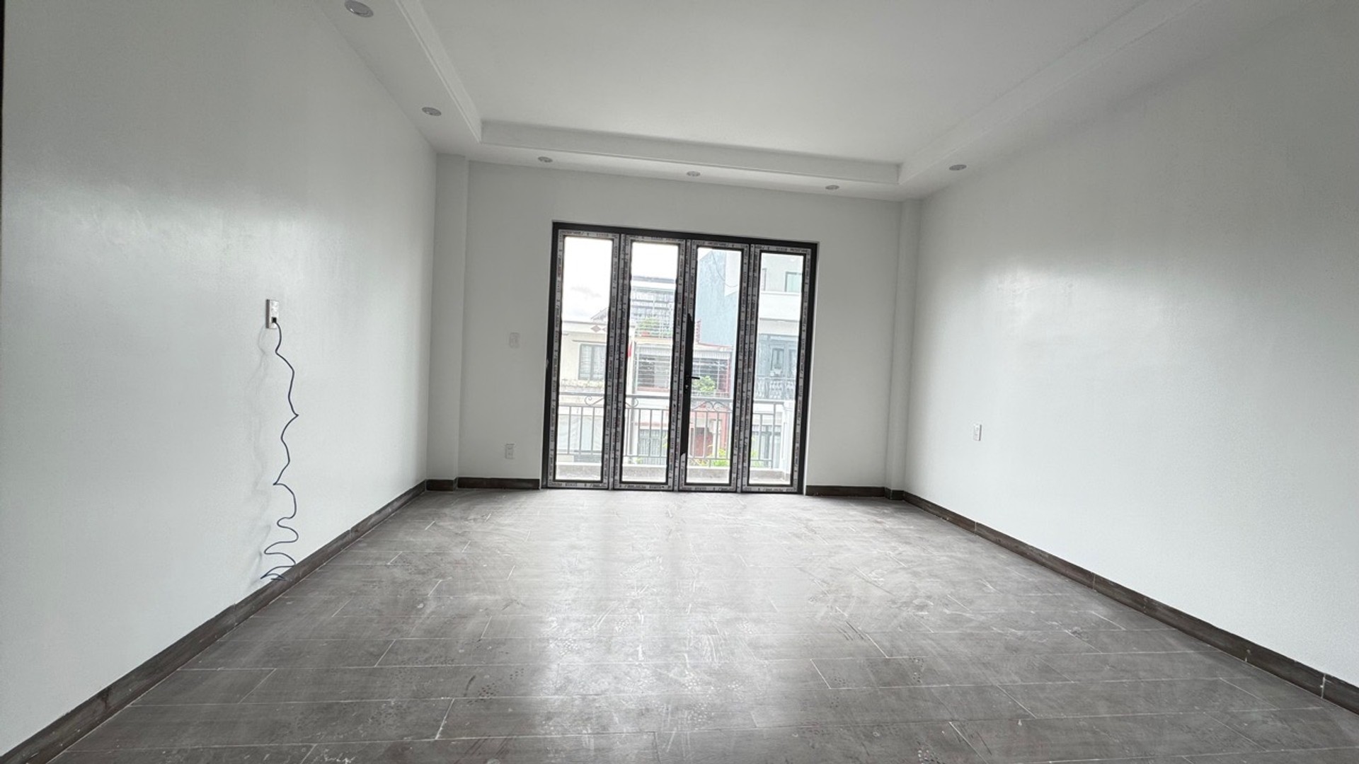 Bán nhà mặt phố Thiên Lôi, khu TĐC A51, thiết kế 5 tầng có thang máy, nội thất cao cấp