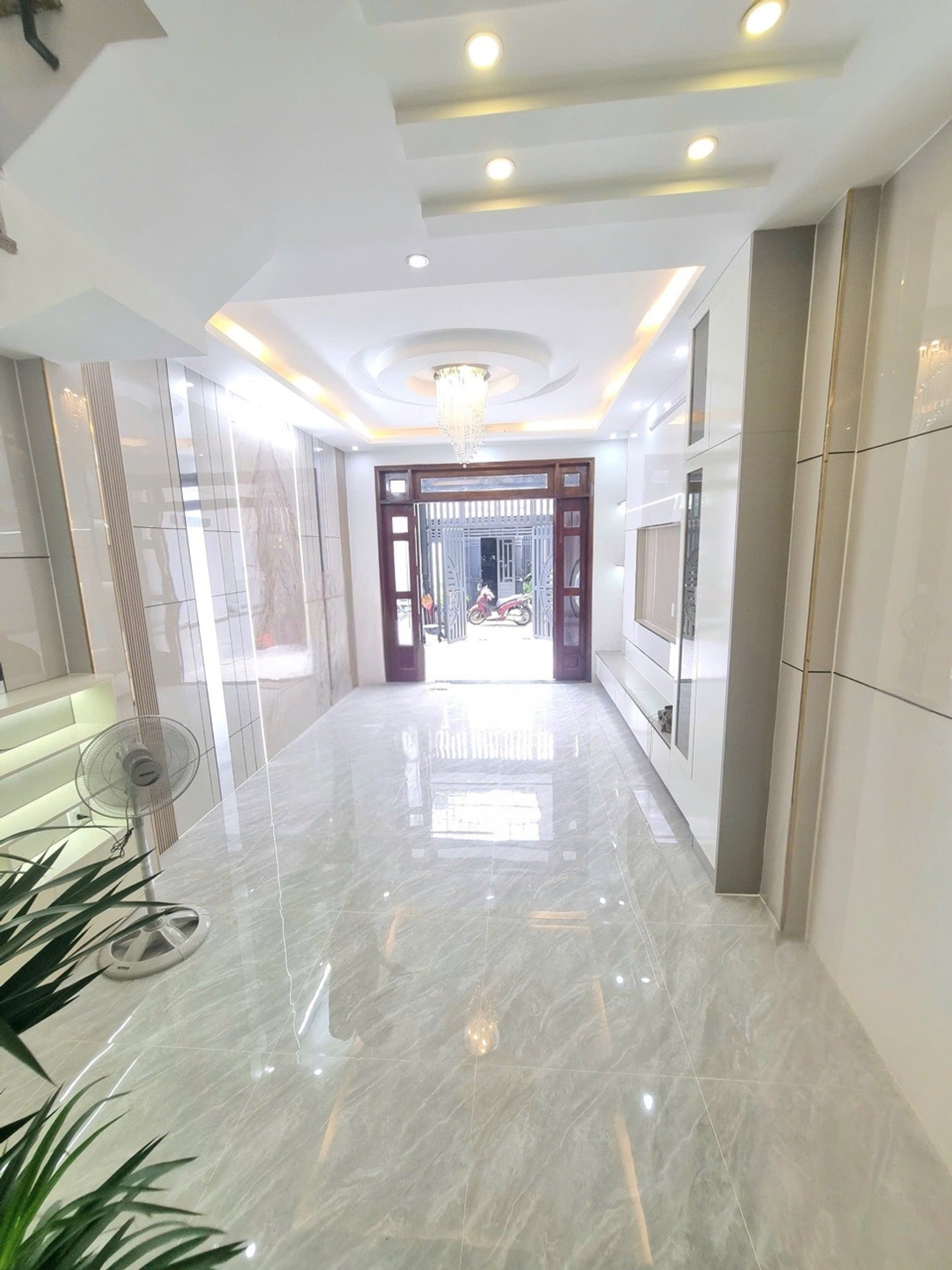 Nhà 4 tầng kiên cố hẻm xe hơi Huỳnh Thị Hai, cơ hội đầu tư vàng giá hợp lý