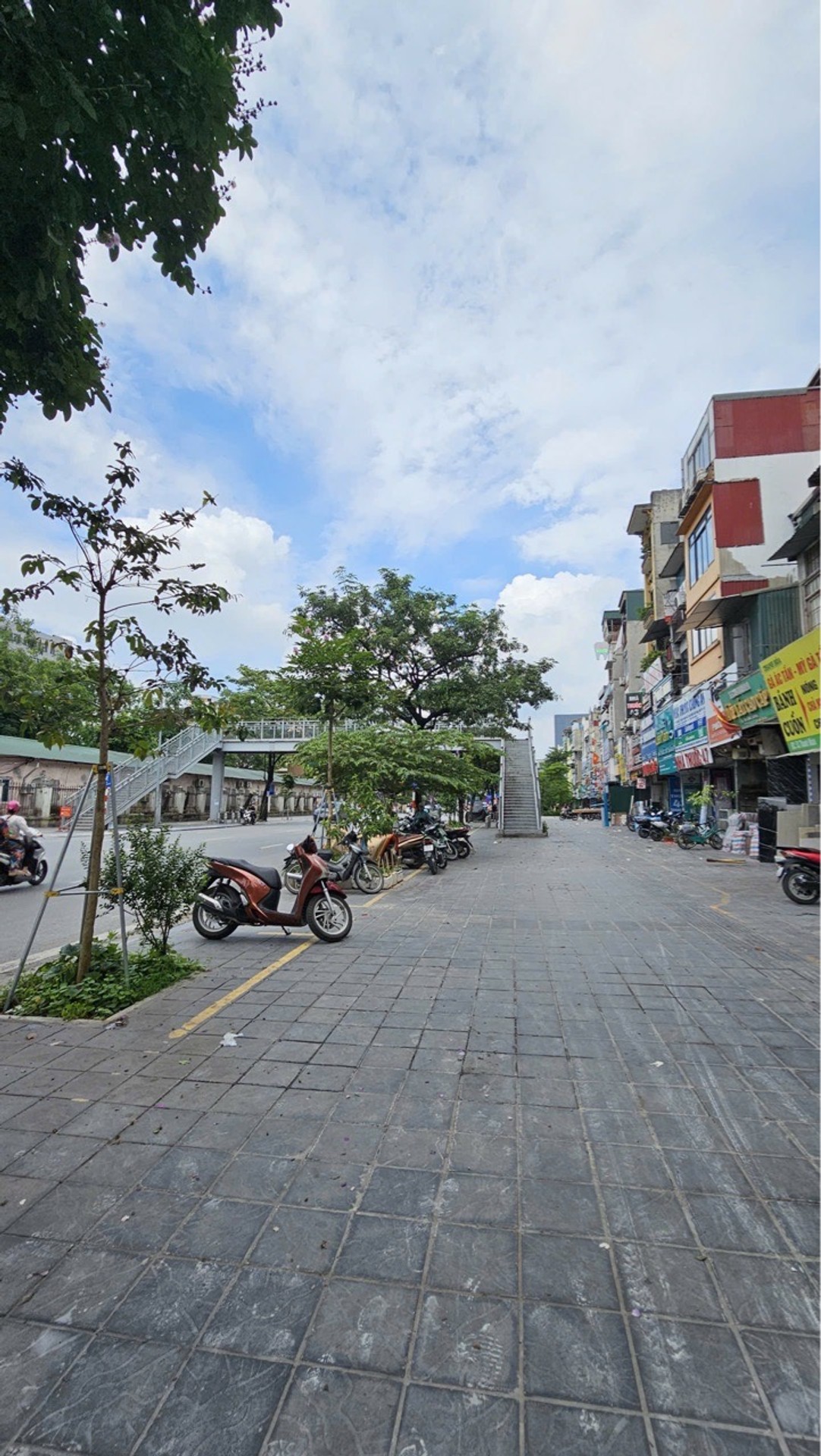Bán nhà mặt phố 2 tầng diện tích 13m2 tại Thanh Nhàn