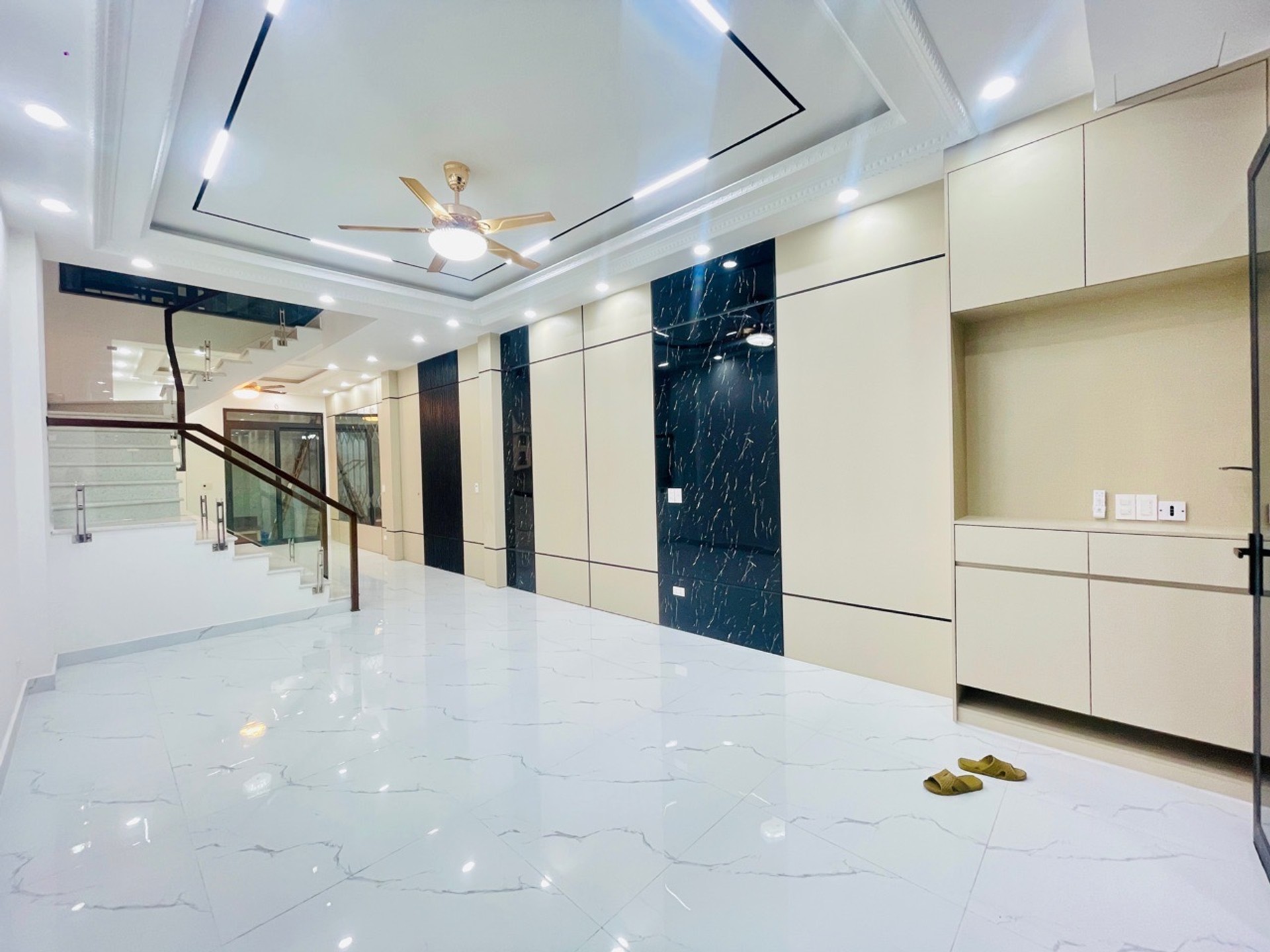 Siêu phẩm nhà phố tân cổ điển 4 tầng tại khu TĐC Hồ Sen - An Biên