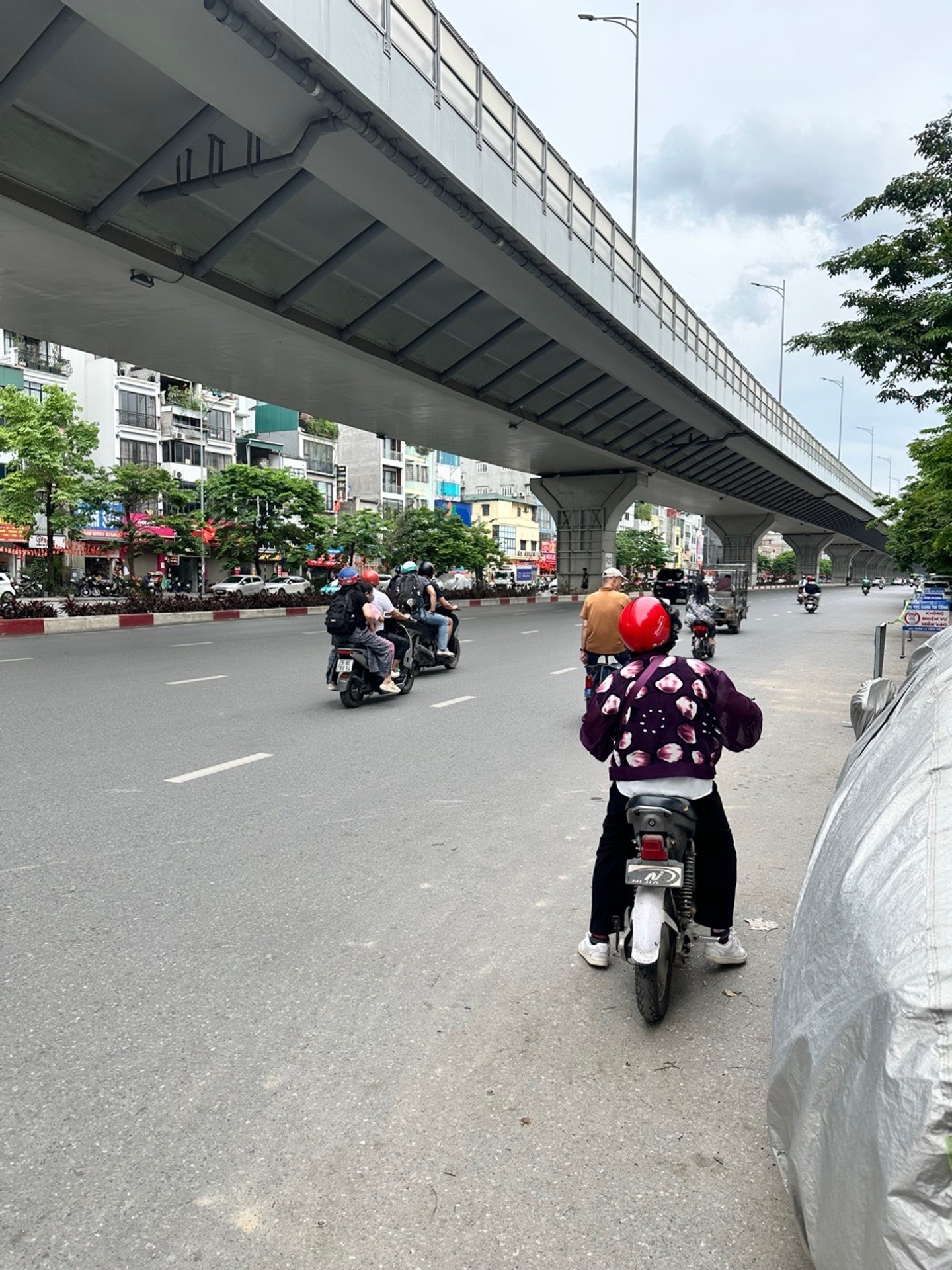 Bán nhà lô góc 3 tầng tại Kim Ngưu, Hai Bà Trưng, ô tô vào nhà