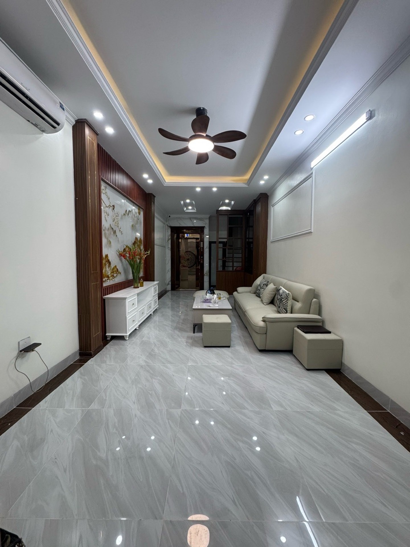 Bán nhà 6 tầng thang máy, trung tâm Hai Bà Trưng, diện tích 46m2