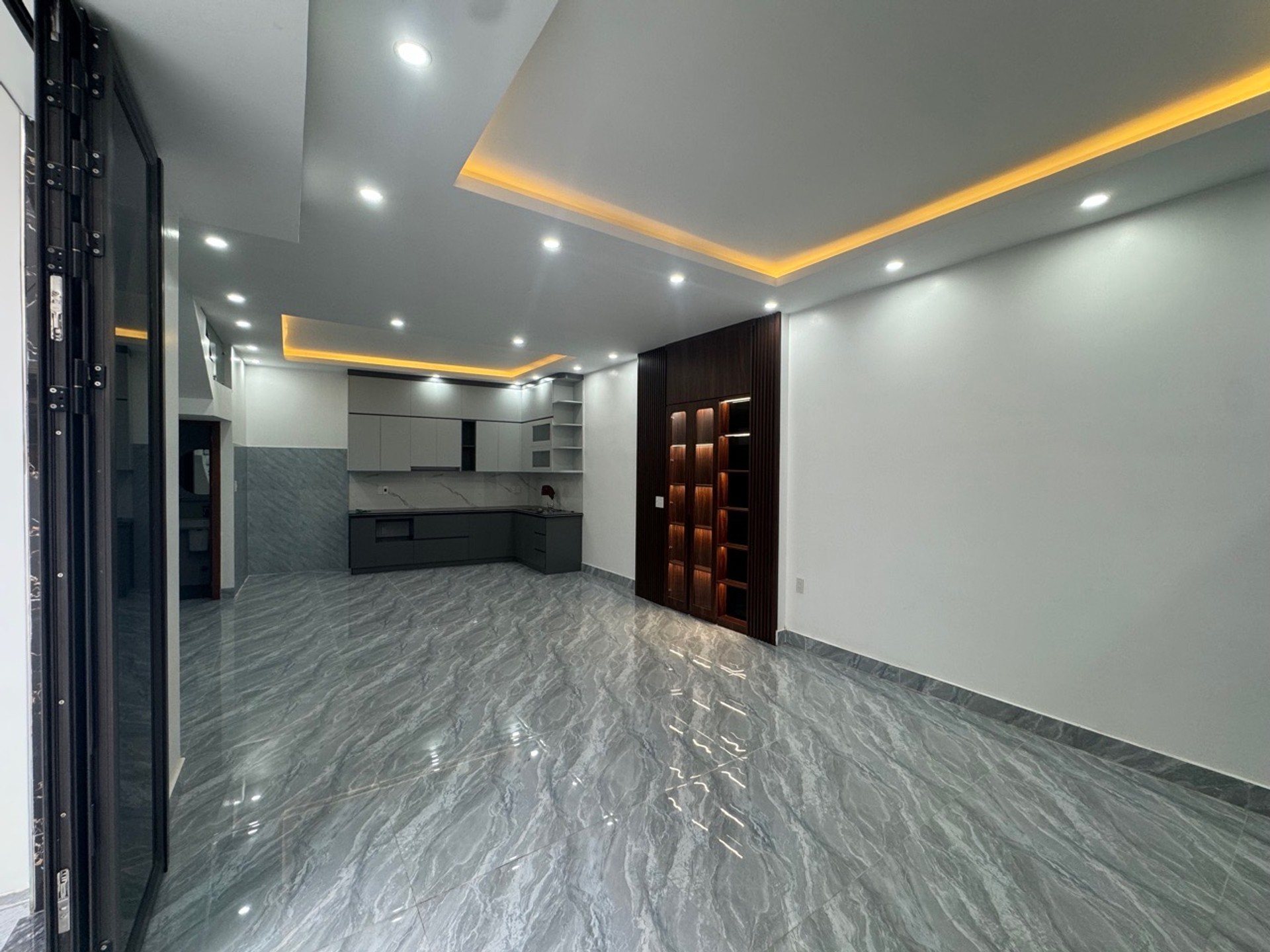 Bán nhà riêng 3 tầng tại khu trung tâm dân cư đông đúc, ngõ thông rộng