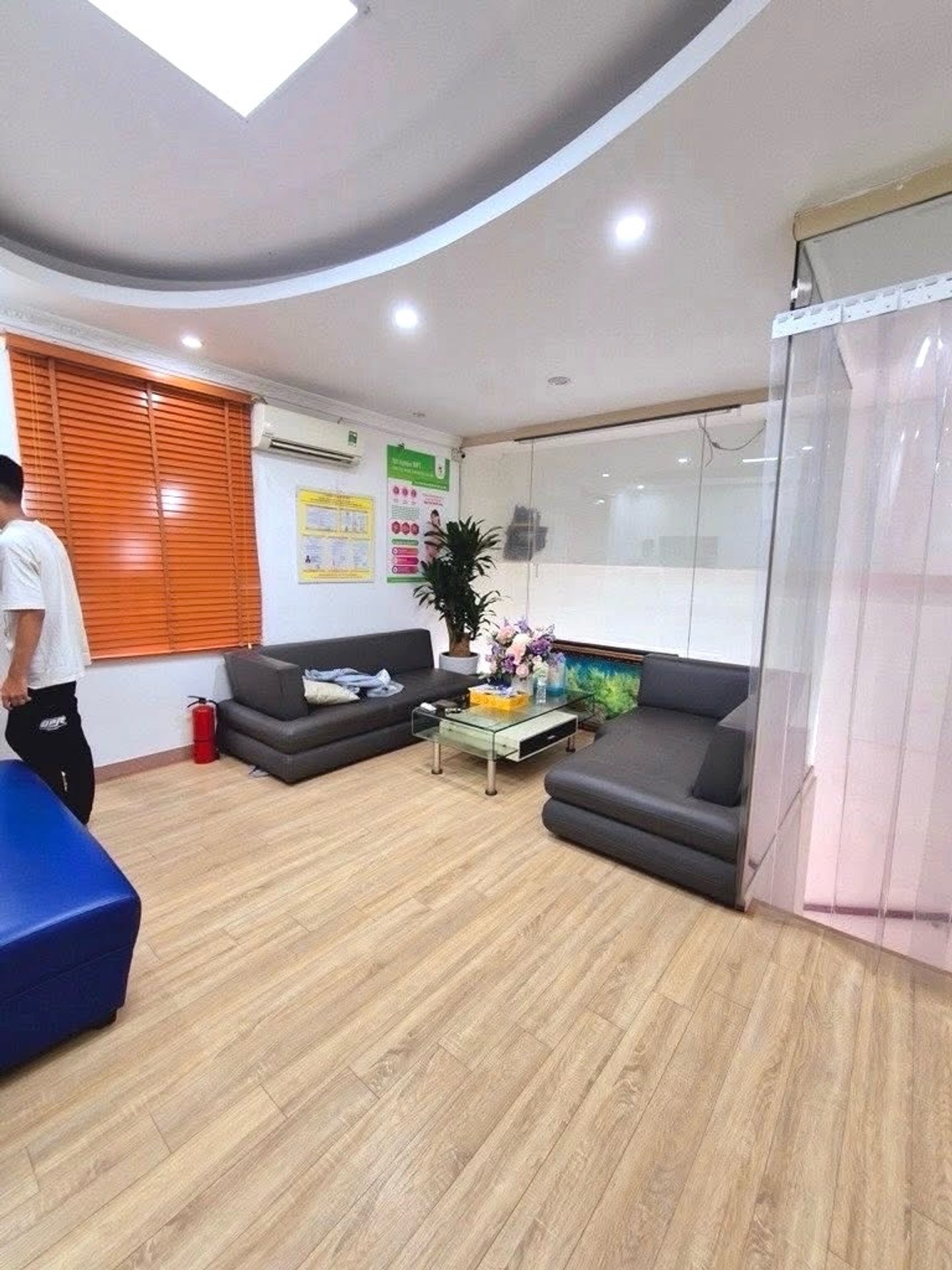 Bán nhà mặt phố lô góc Khương Đình, 6 tầng, mt 5m, vỉa hè rộng thêng thang.