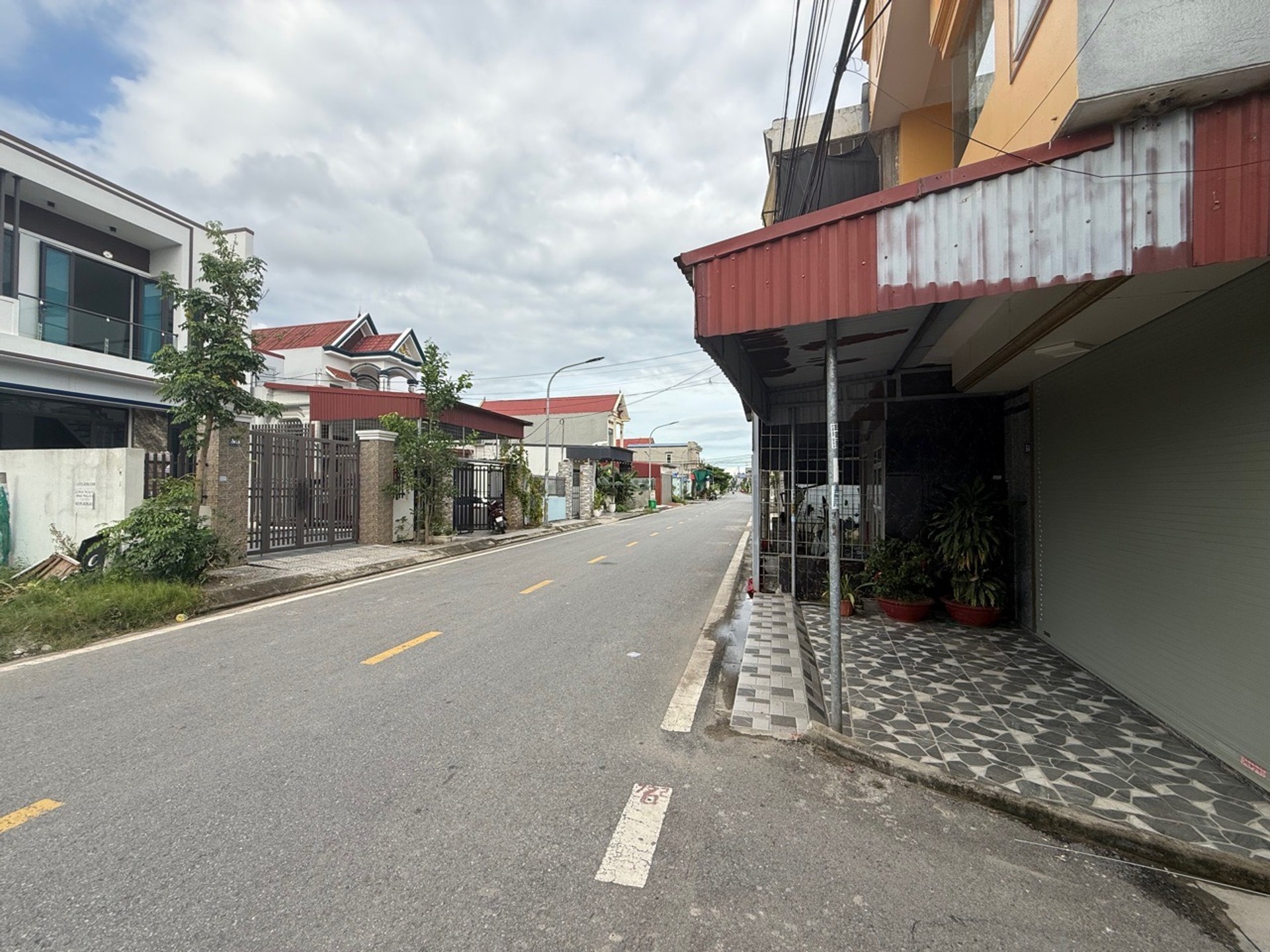 Cơ hội sở hữu nhà 3 tầng độc lập với ngõ ô tô đỗ cửa tại vị trí vàng
