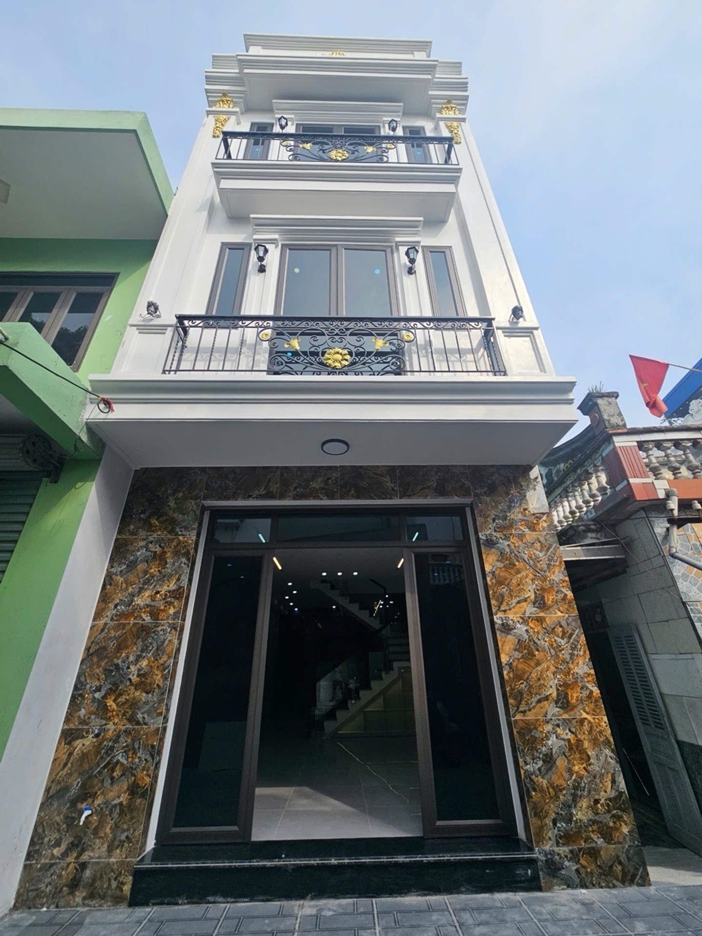 Nhà riêng 3 tầng hướng Đông Nam tại khu vực Sở Dầu, thích hợp an cư lâu dài