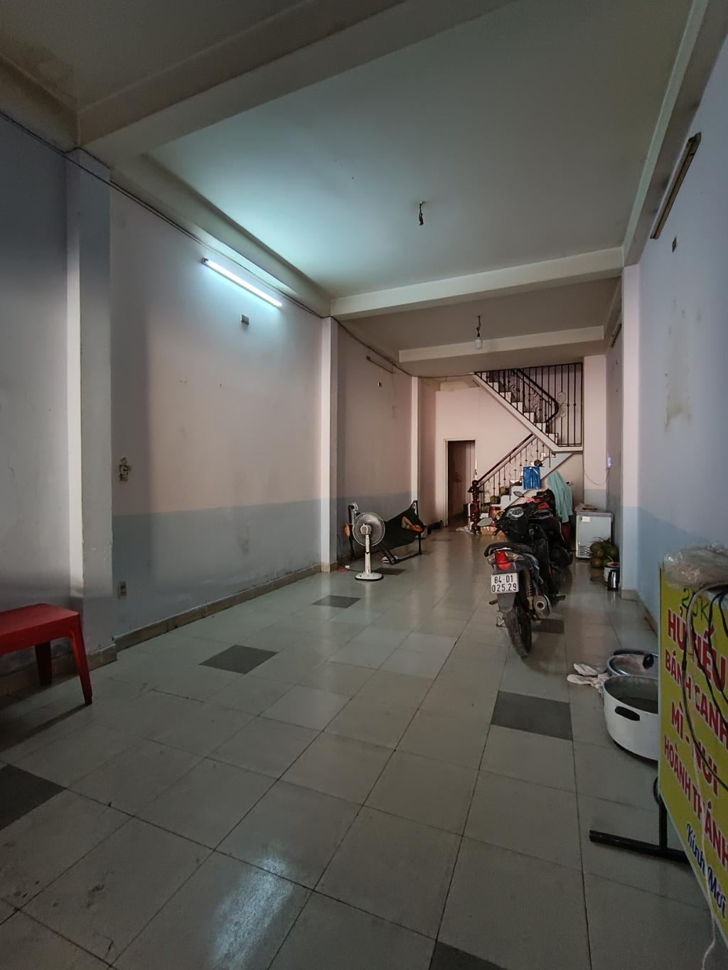 Bán nhà mặt phố 2 tầng gần Lê Văn Quới, diện tích 98m2 giá tốt