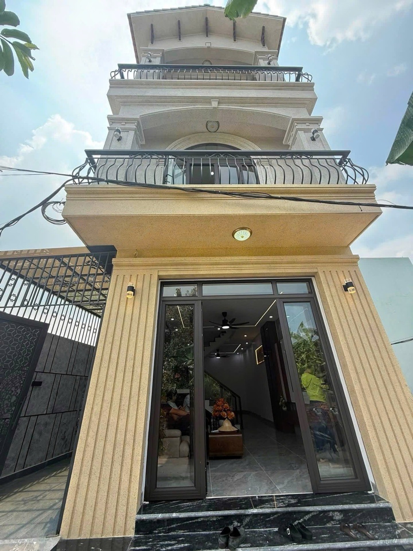 Nhà riêng 3 tầng thiết kế tinh tế tại khu vực yên tĩnh, thuận tiện di chuyển