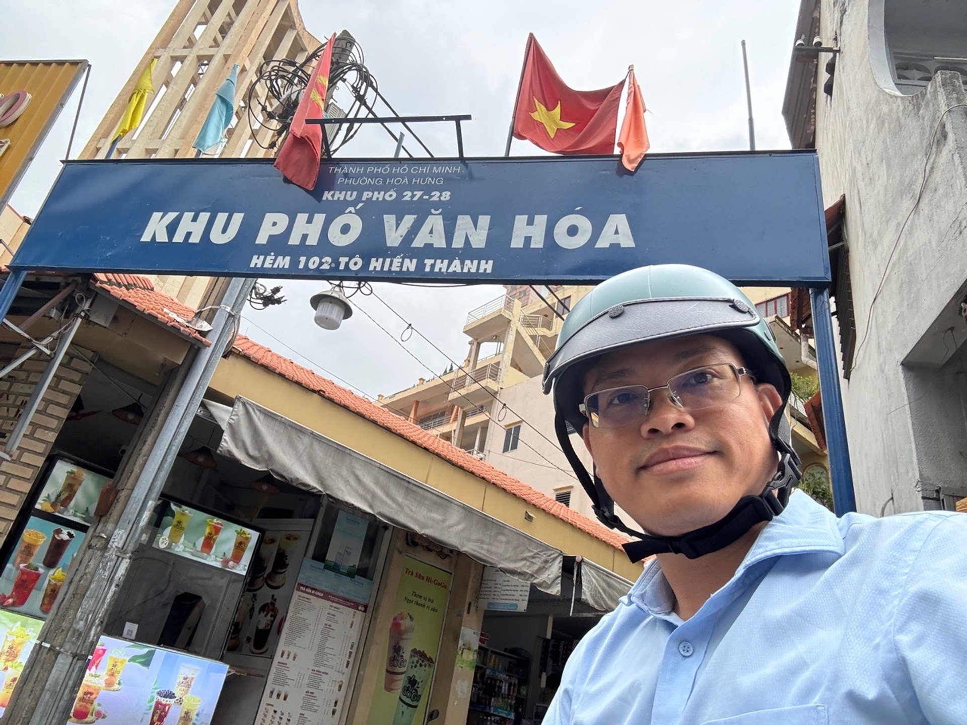 Nhà 2 tầng hẻm thẳng quận 10, gần phố sầm uất