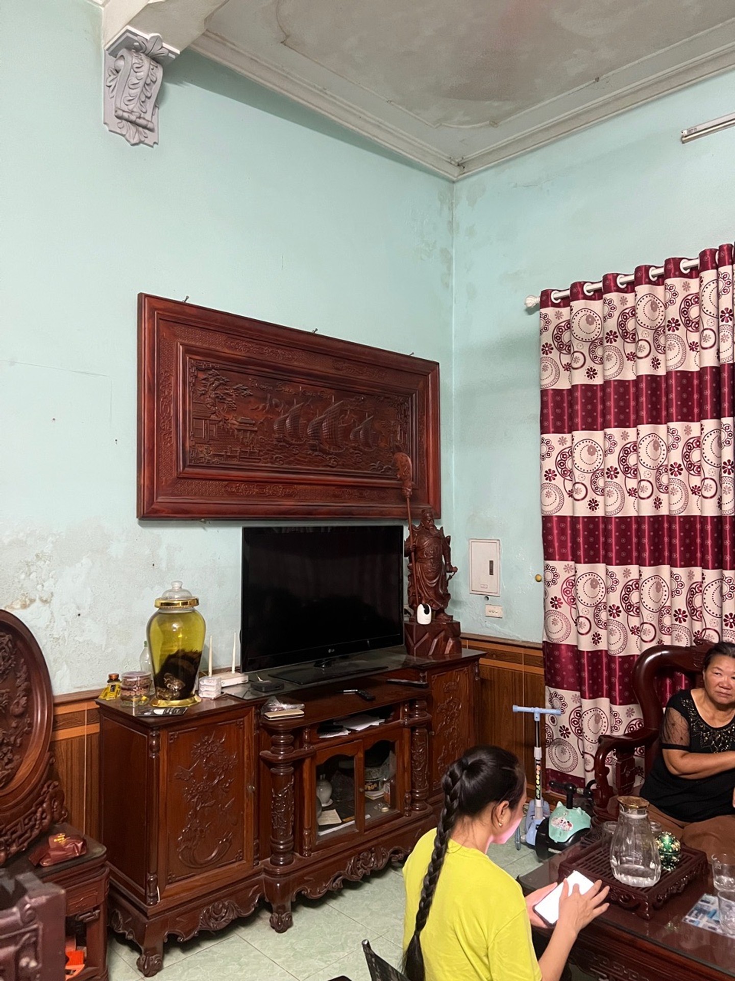 NHÀ TRUNG TÂM P. TỪ SƠN – MẶT TIỀN 8,9M – Ô TÔ VÀO TẬN NHÀ .