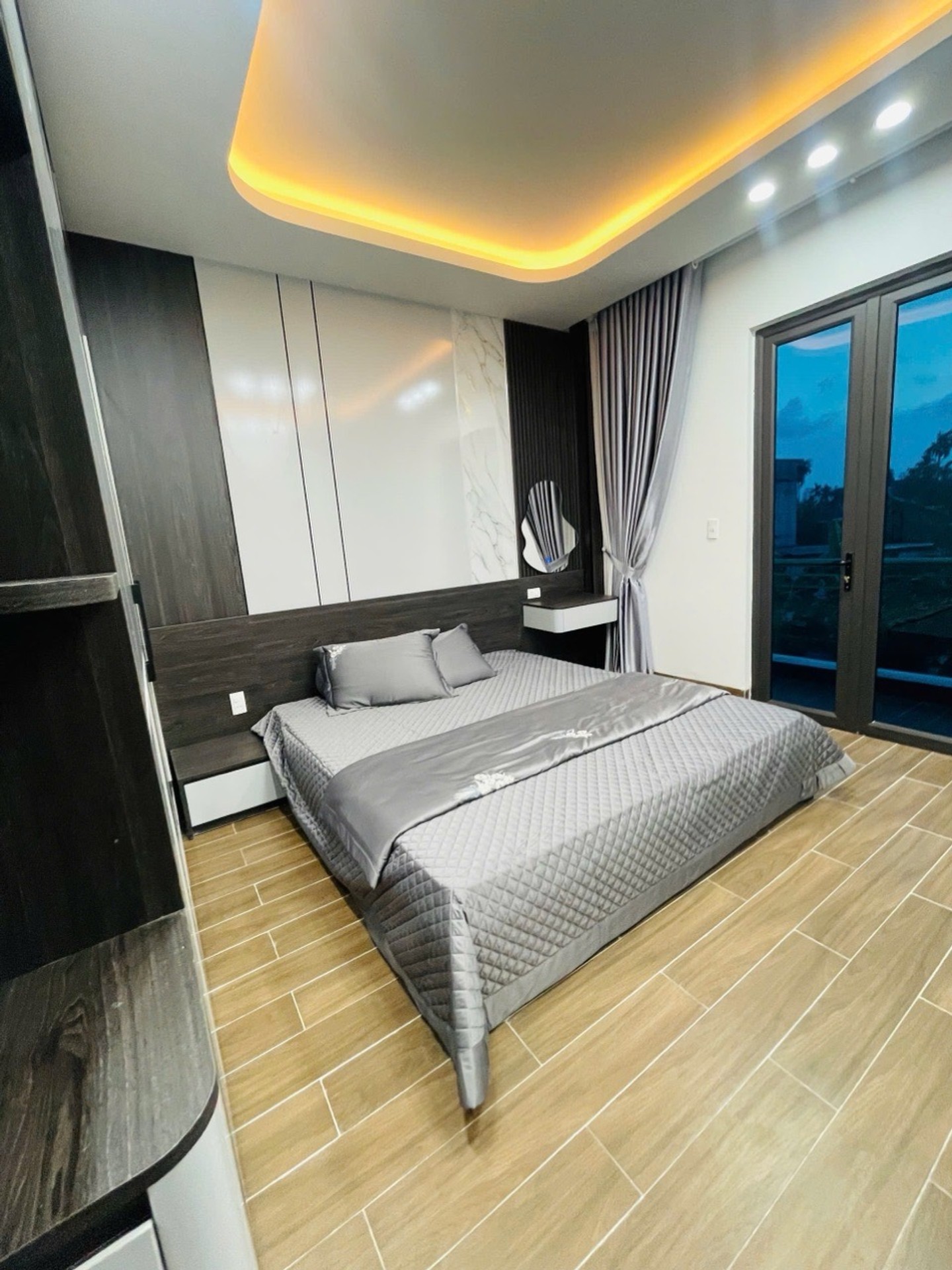 Nhà 3 tầng hiện đại, đầy đủ công năng tại khu vực Đặng Cương