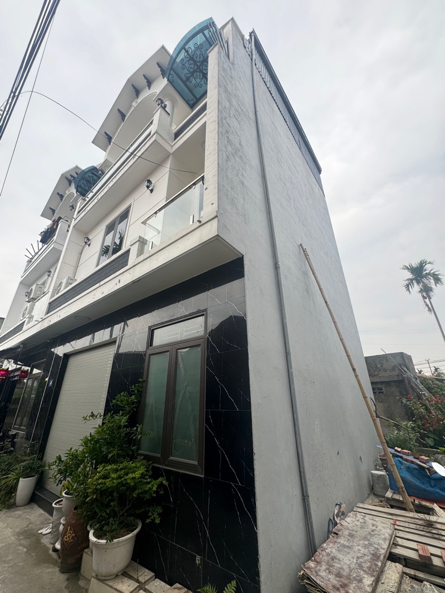Nhà riêng 3 tầng, vị trí ô tô tránh, gần trường học và chợ tại Đồng Thái