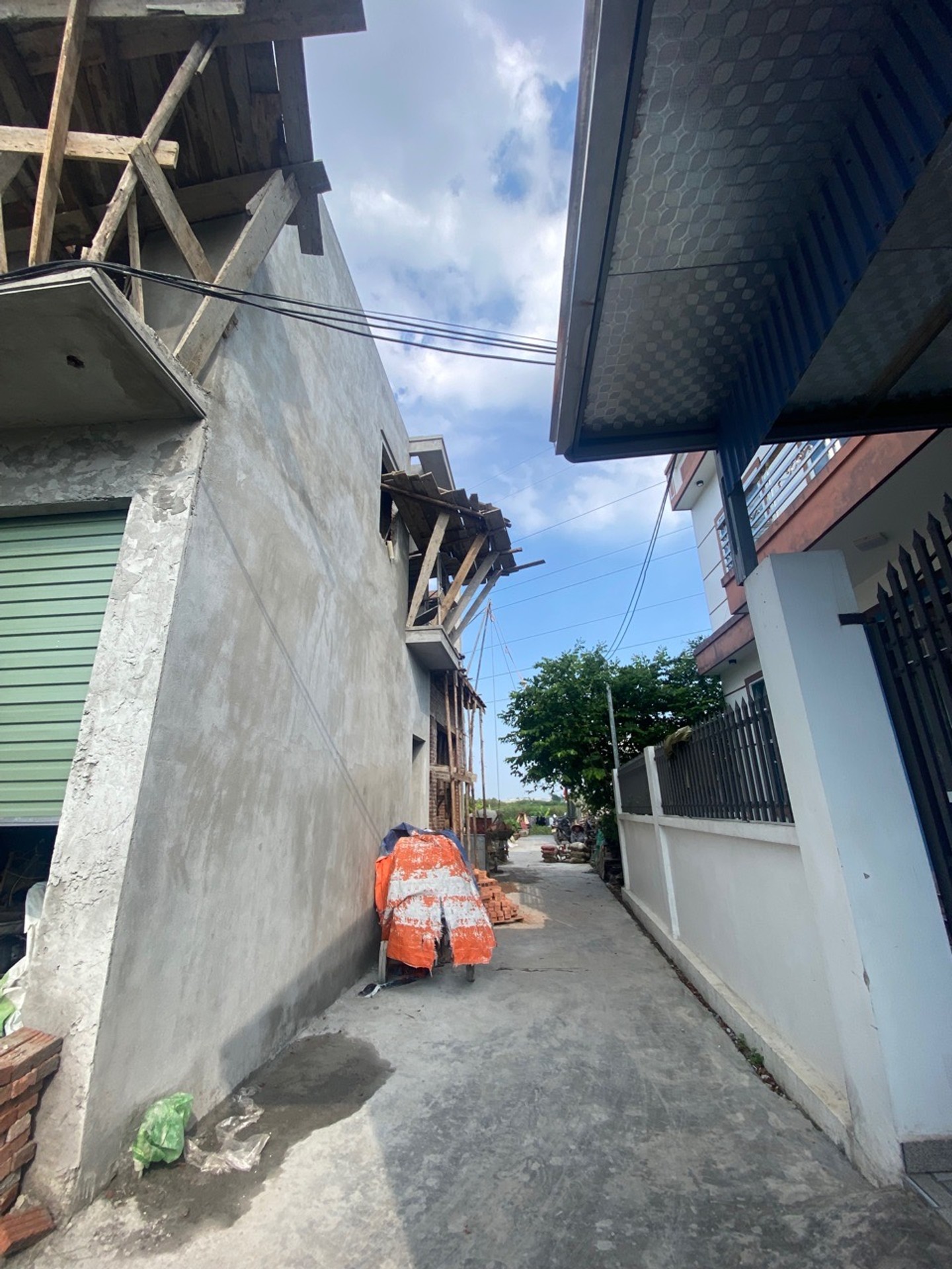 Nhà riêng 2 tầng đang xây thô tại thôn Xích Thổ, xã Hồng Thái, tiềm năng phát triển cao