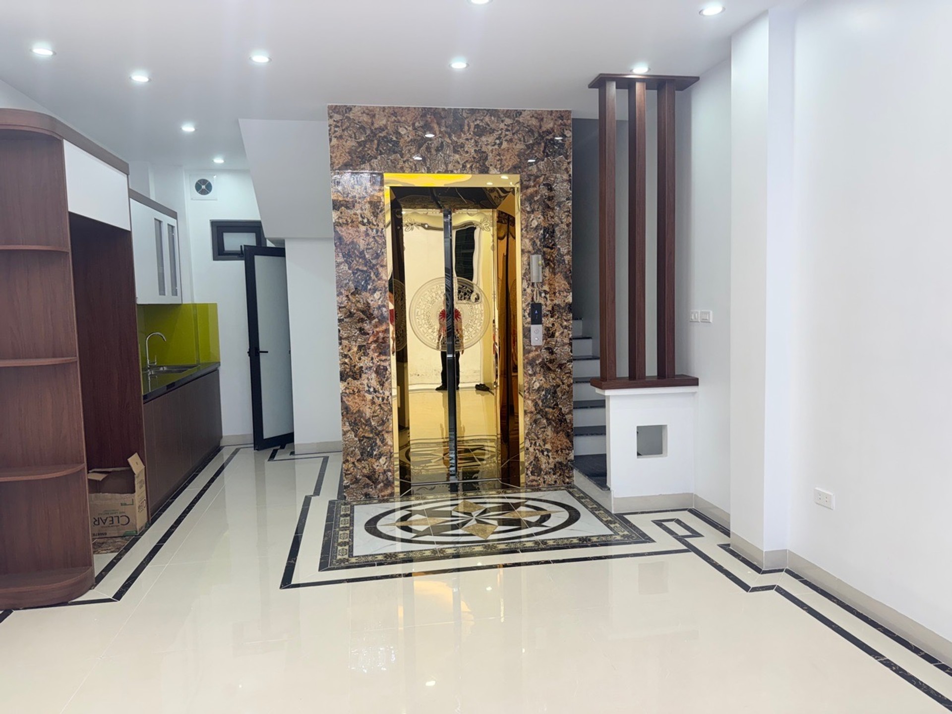 Nhà 6 tầng, thang máy, mới tinh cực đẹp gần ngay đại lộ Tây Thăng Long Trung Tâm Q. Bắc Từ Liêm cũ.
