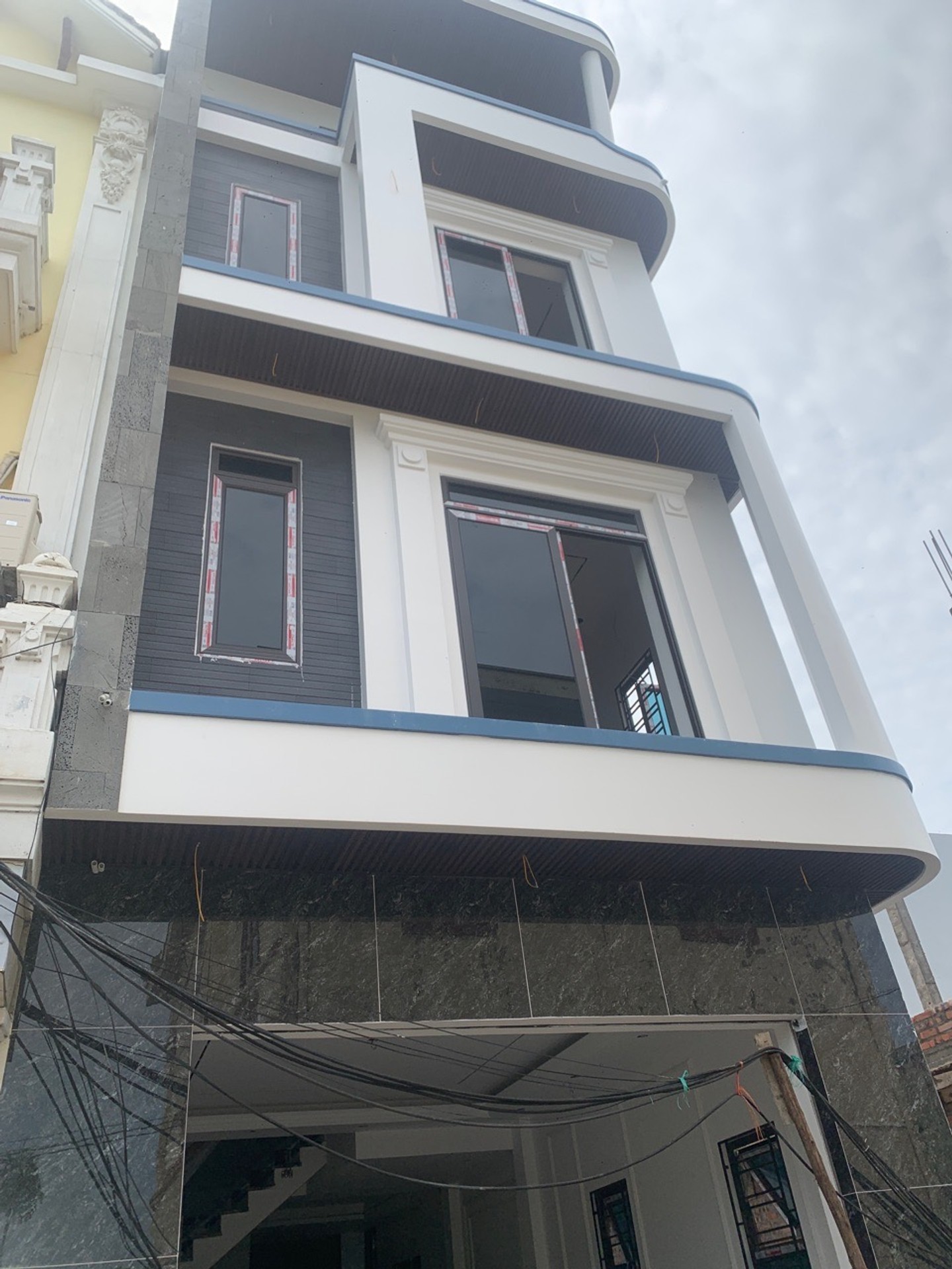 Nhà góc 2 mặt thoáng hiện đại tại Vĩnh Khê - An Đồng với thiết kế 4 tầng tiện nghi