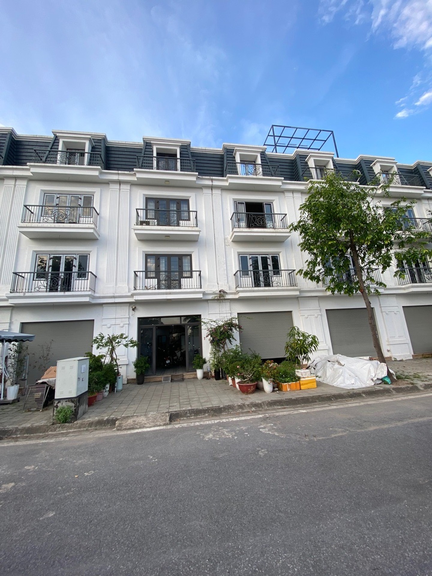Shophouse hai mặt tiền rộng rãi tại khu đô thị Việt Phát South City