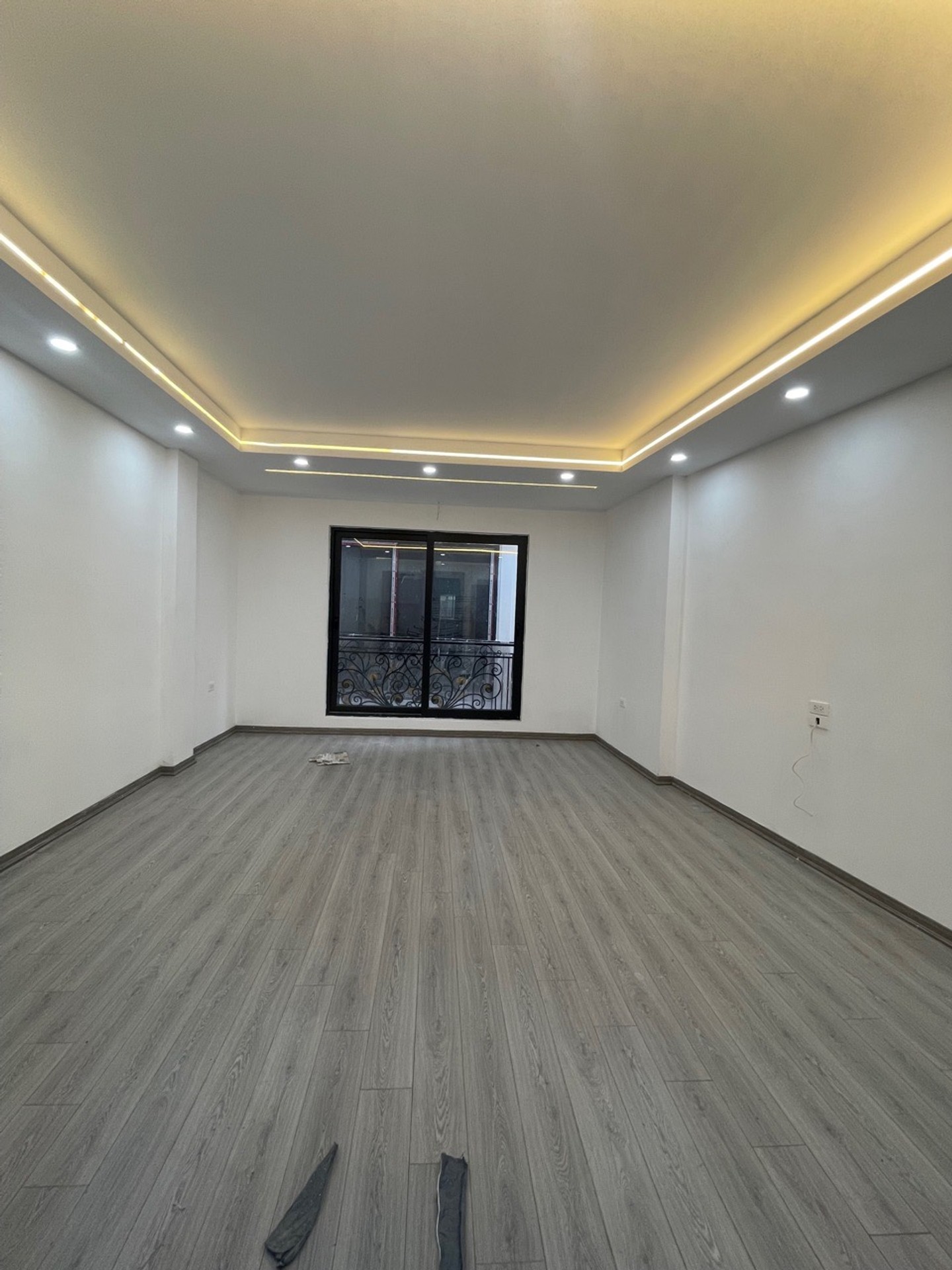 Bán nhà 5 tầng, thang máy, vài bước ra Vincom Bà Triệu, dt~40m, mặt tiền rộng.