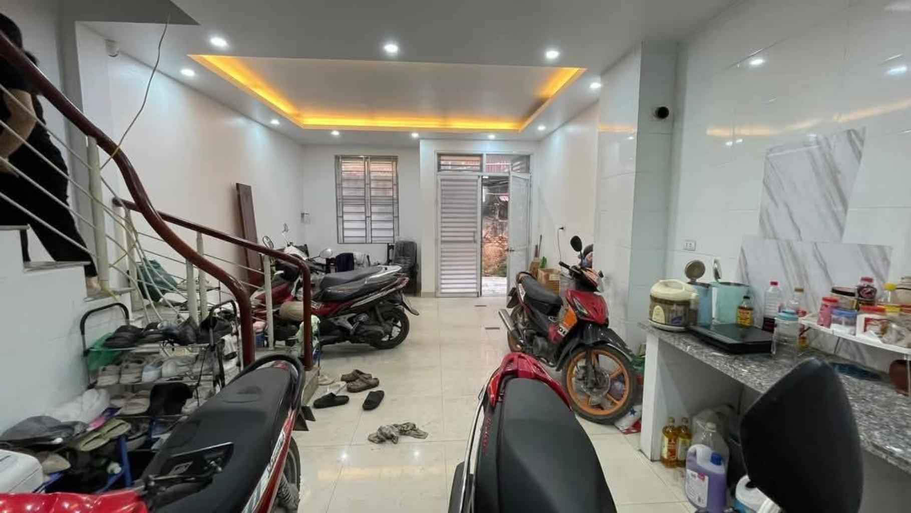 Nhà 3 tầng 3PN mặt ngõ ô tô tại Kim Giang, diện tích 35.6m2