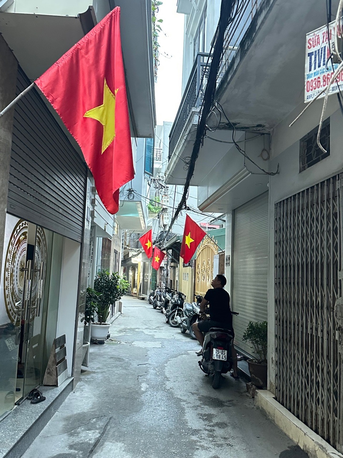 Nhà 4 tầng mặt ngõ phố Hàng Kênh - không gian rộng rãi, thuận tiện kinh doanh