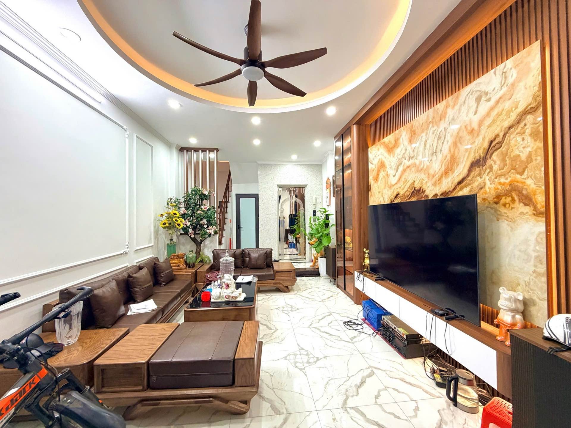Bán nhà 7 tầng thang máy, Khương Đình, mặt ngõ, kinh doanh nhỏ.