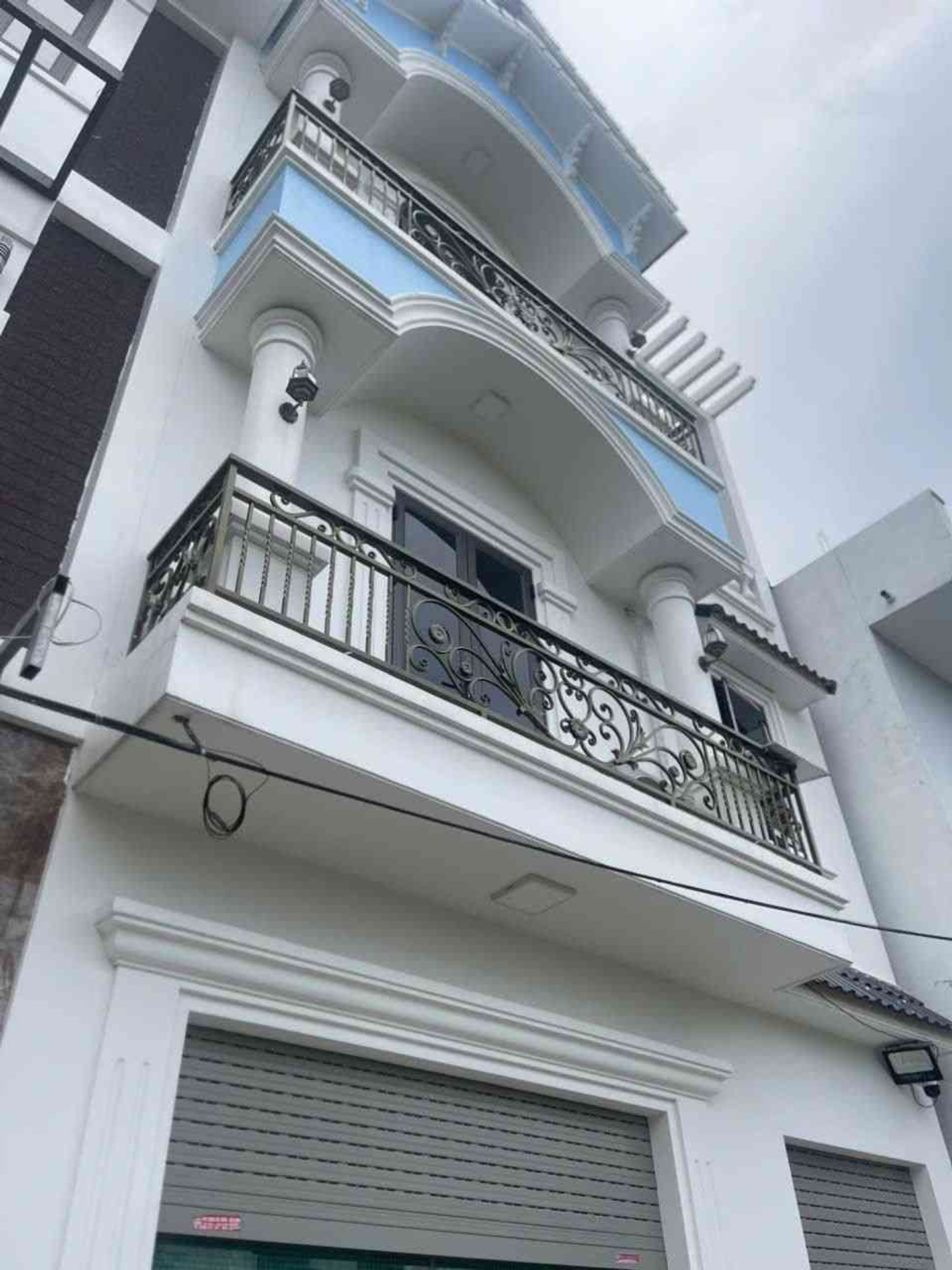 Nhà 3 tầng độc lập sang trọng ngay trung tâm quận mới