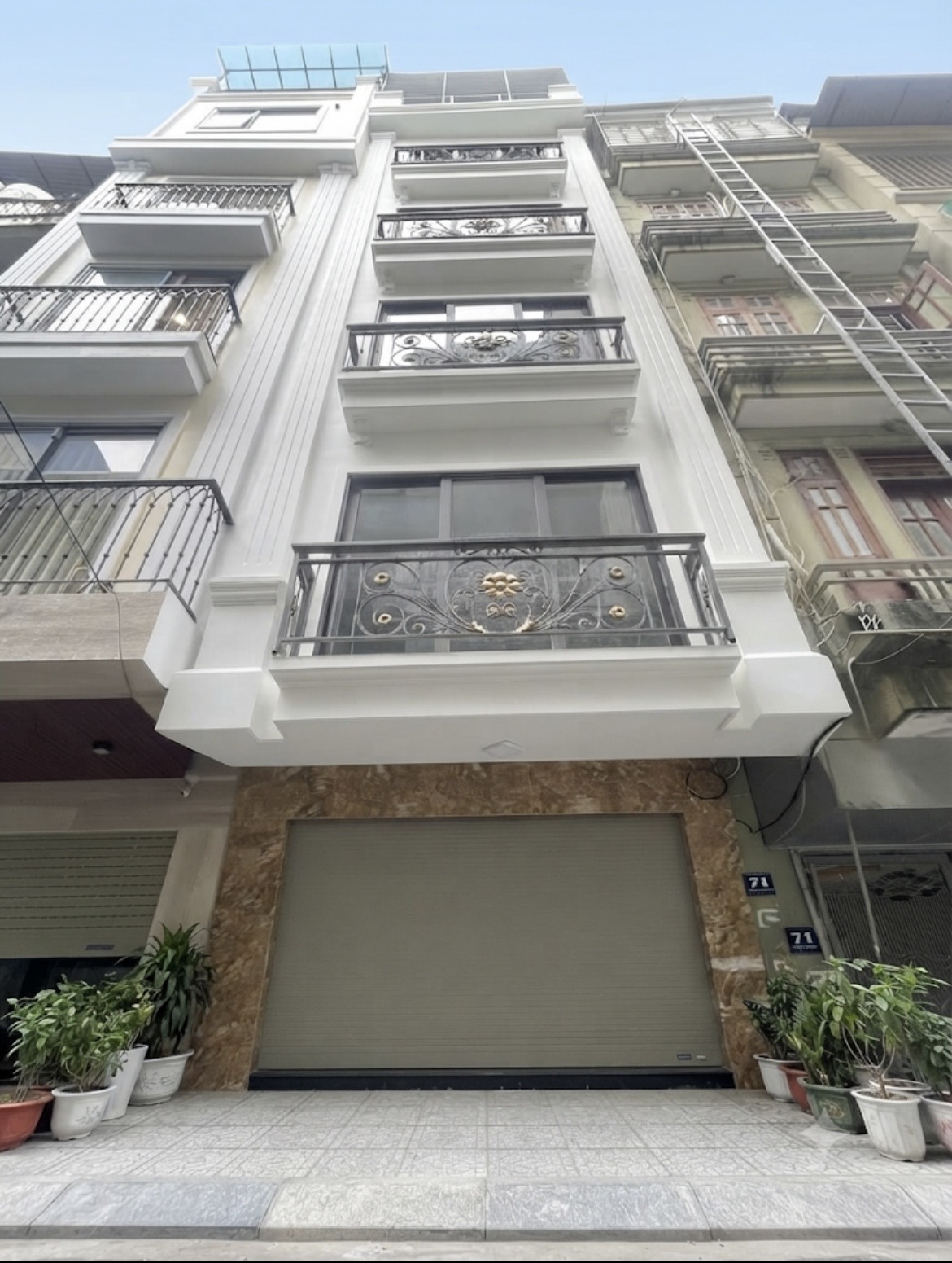 Bán Nhà Phố: Hoàng Quốc Việt - Cầu Giấy 40m x 6Tầng Thang Máy, Phân Lô Vỉa Hè, Ôtô Đỗ Nhà, Giá 15T