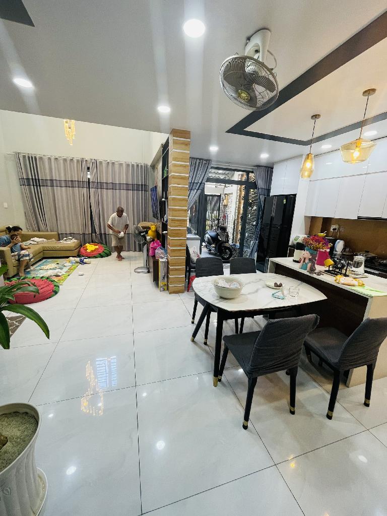💰 8.2 TỶ | HUỲNH VĂN GẤM – TÂN PHÚ | GIẢM 200TR
🏡 68m² – ngang 7.4m | 4 tầng kiểu biệt thự mini |