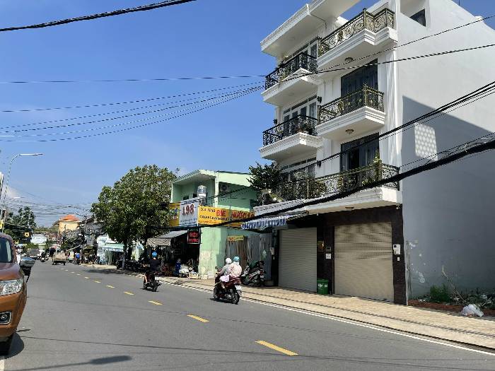 💰 15 TỶ | MẶT TIỀN NGUYỄN HỮU TIẾN – TÂN PHÚ
📐 101m² (4×25.4m) | nhà cấp 4 cũ, tiện xây mới
📍 Kh