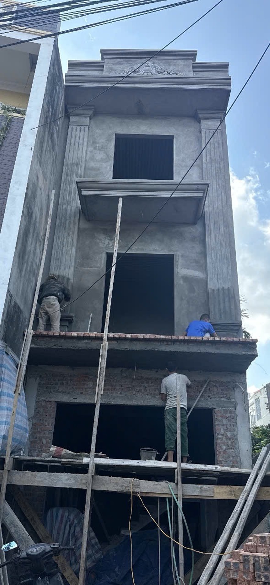 Nhà riêng 3,5 tầng diện tích rộng 75m² hướng Đông, khu dân cư sầm uất