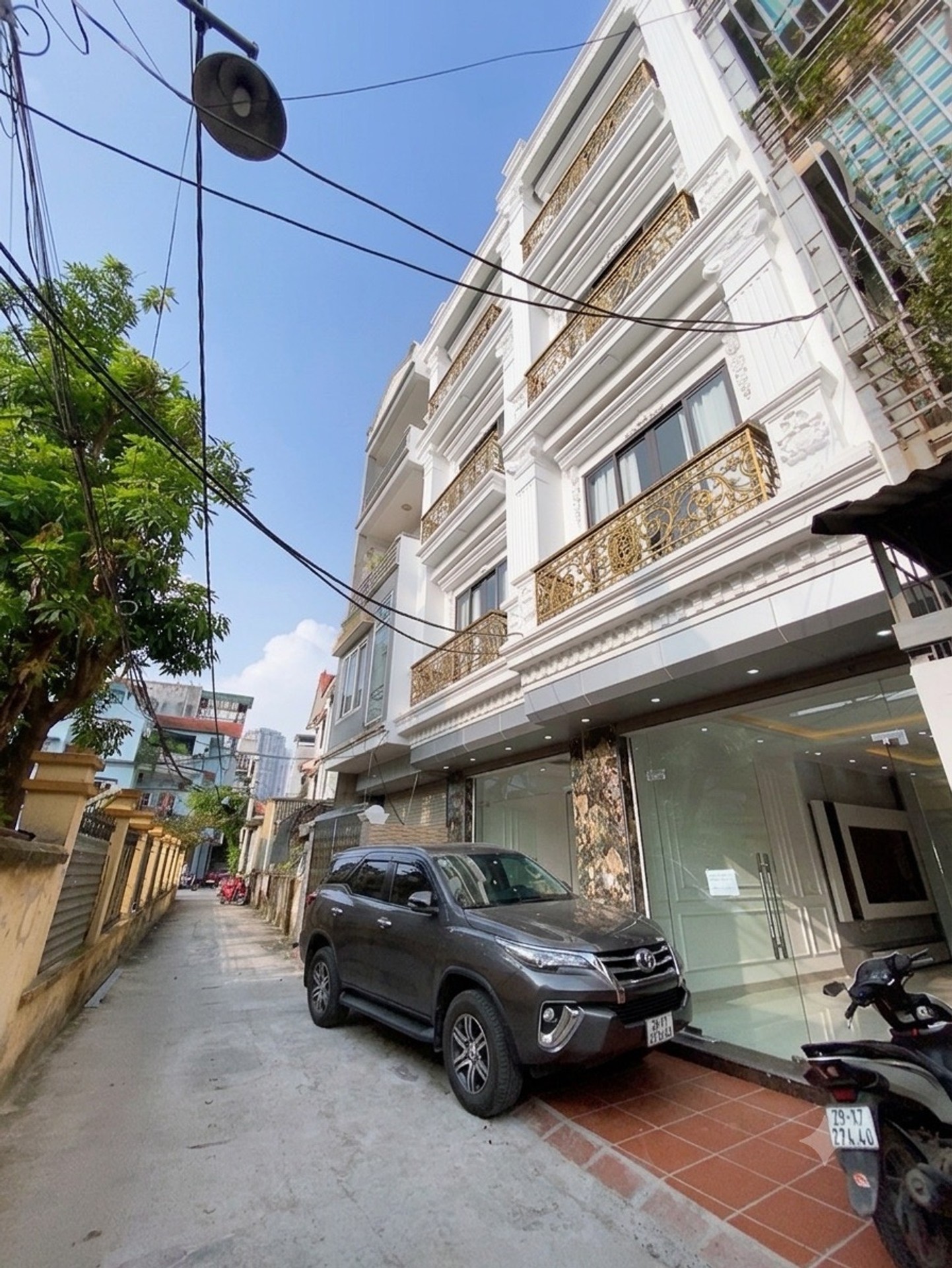 Nhà 5 tầng ô tô vào nhà, full nội thất khu La Khê