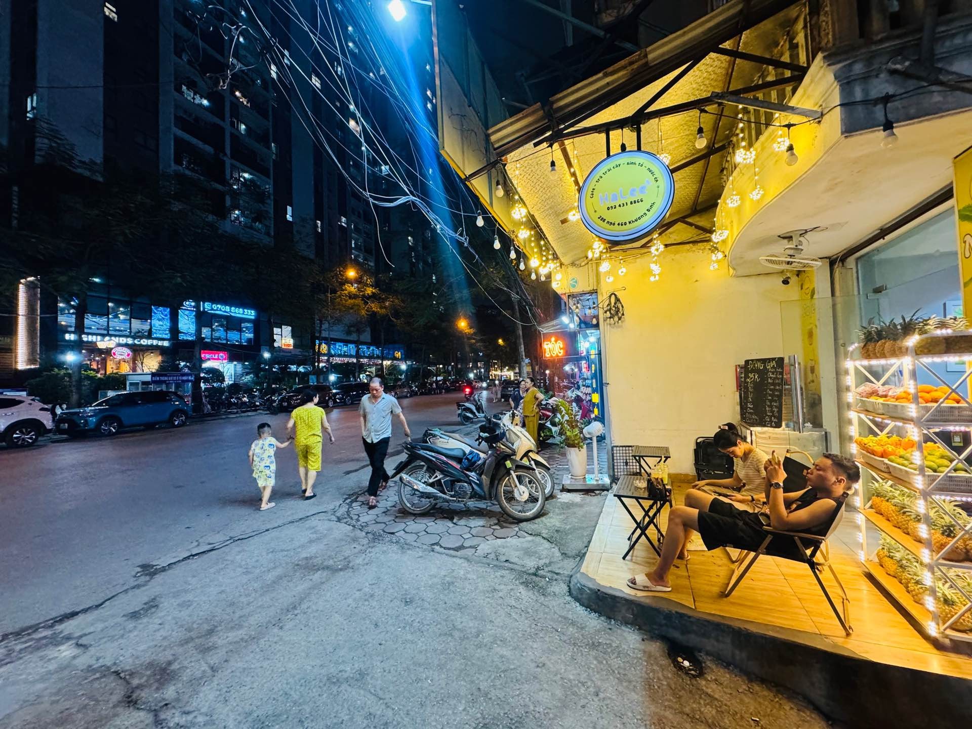 Nhà mặt ngõ 460 Khương Đình, 5 tầng, 4 làn xe ô tô, kinh doanh nhộn nhịp hơn phố