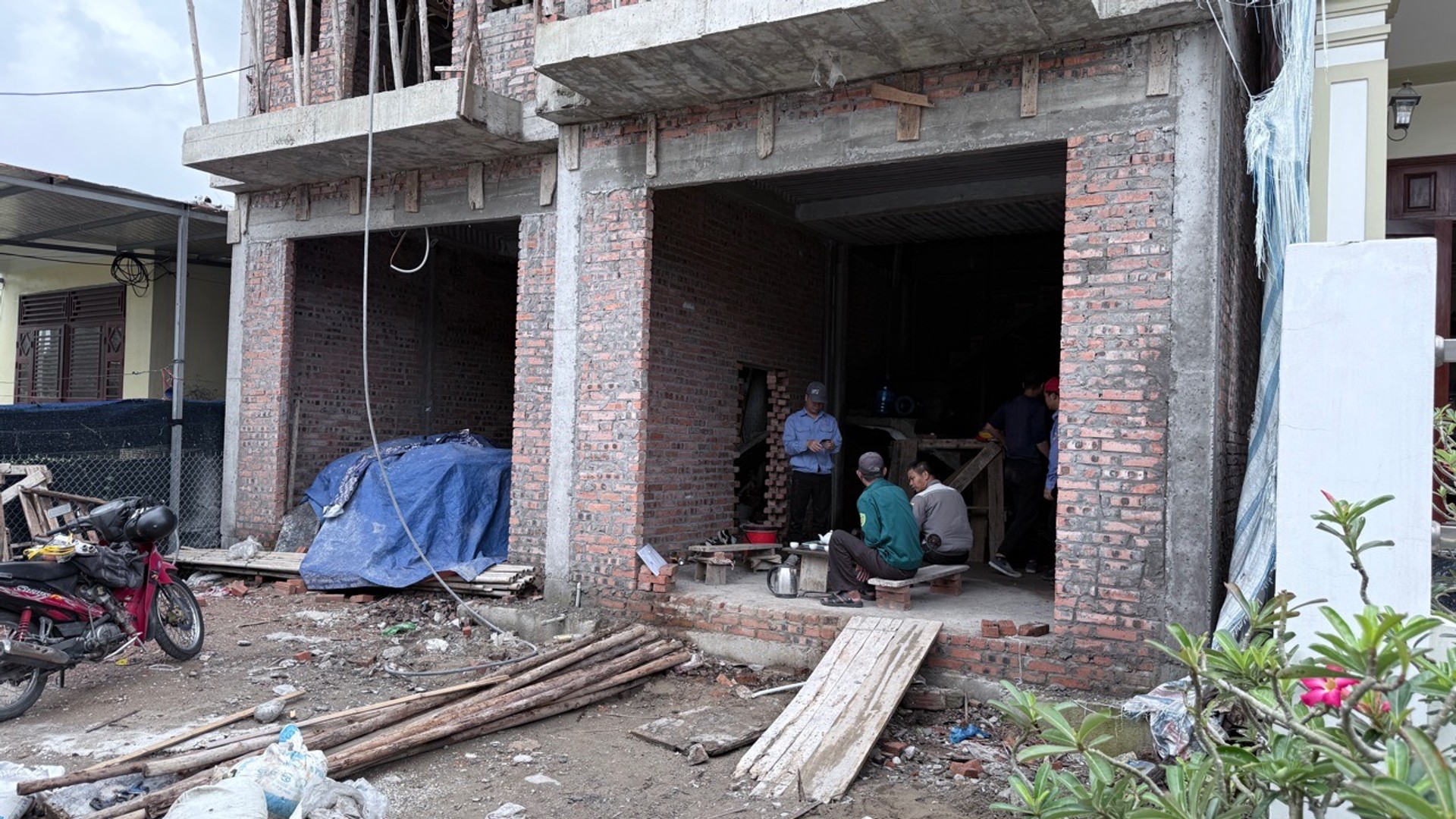 Nhà riêng 3 tầng mặt tiền rộng 4,5m tại khu vực Đồng Thái tiện nghi, hiện đại