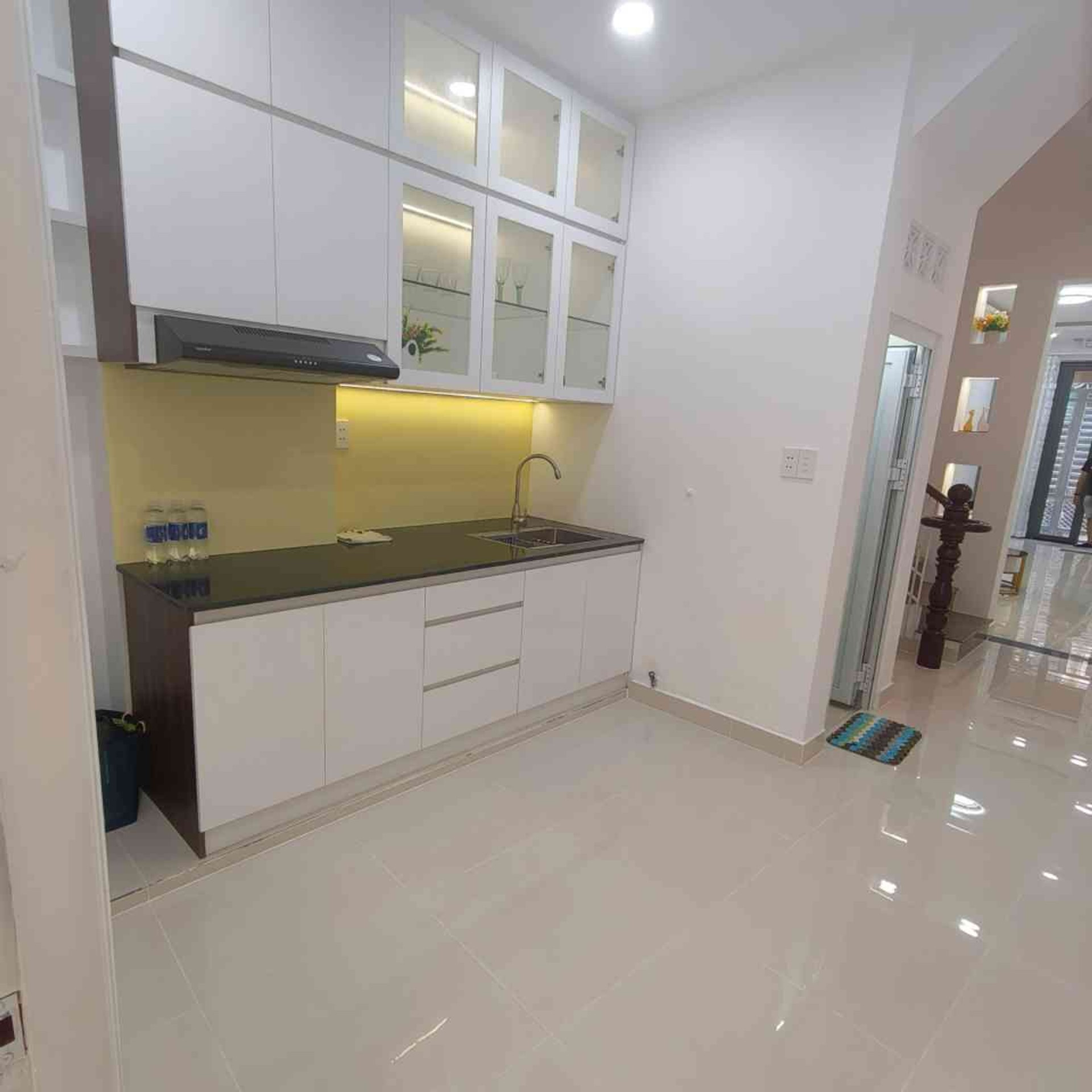 Nhà đẹp trung tâm Quận 3, xe hơi đậu ngay cửa