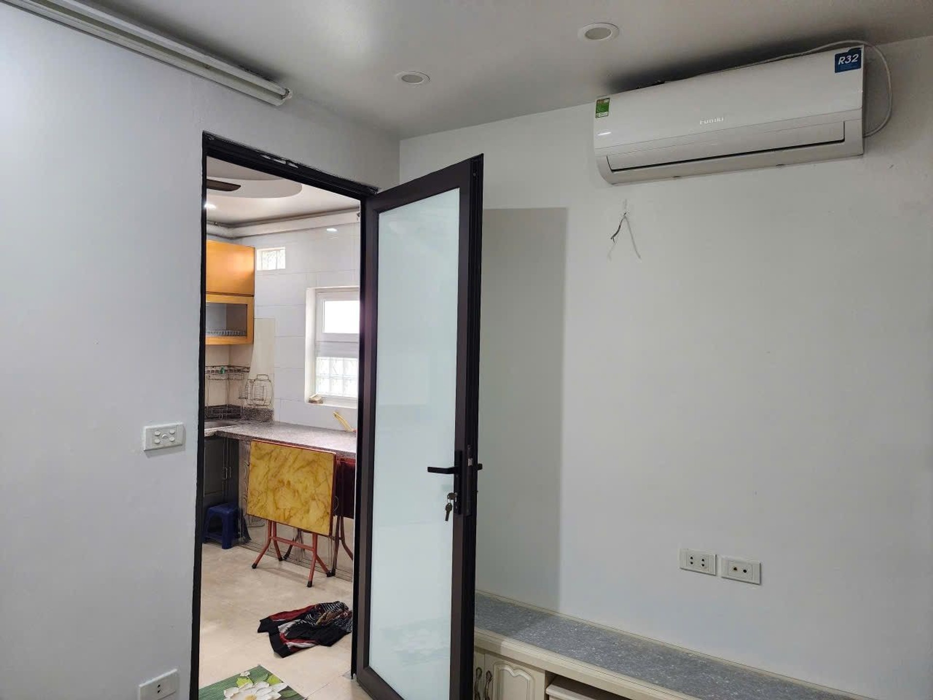 Bán căn hộ 2 phòng ngủ diện tích 52 m2 tại Vũ Tông Phan, phù hợp gia đình trẻ.