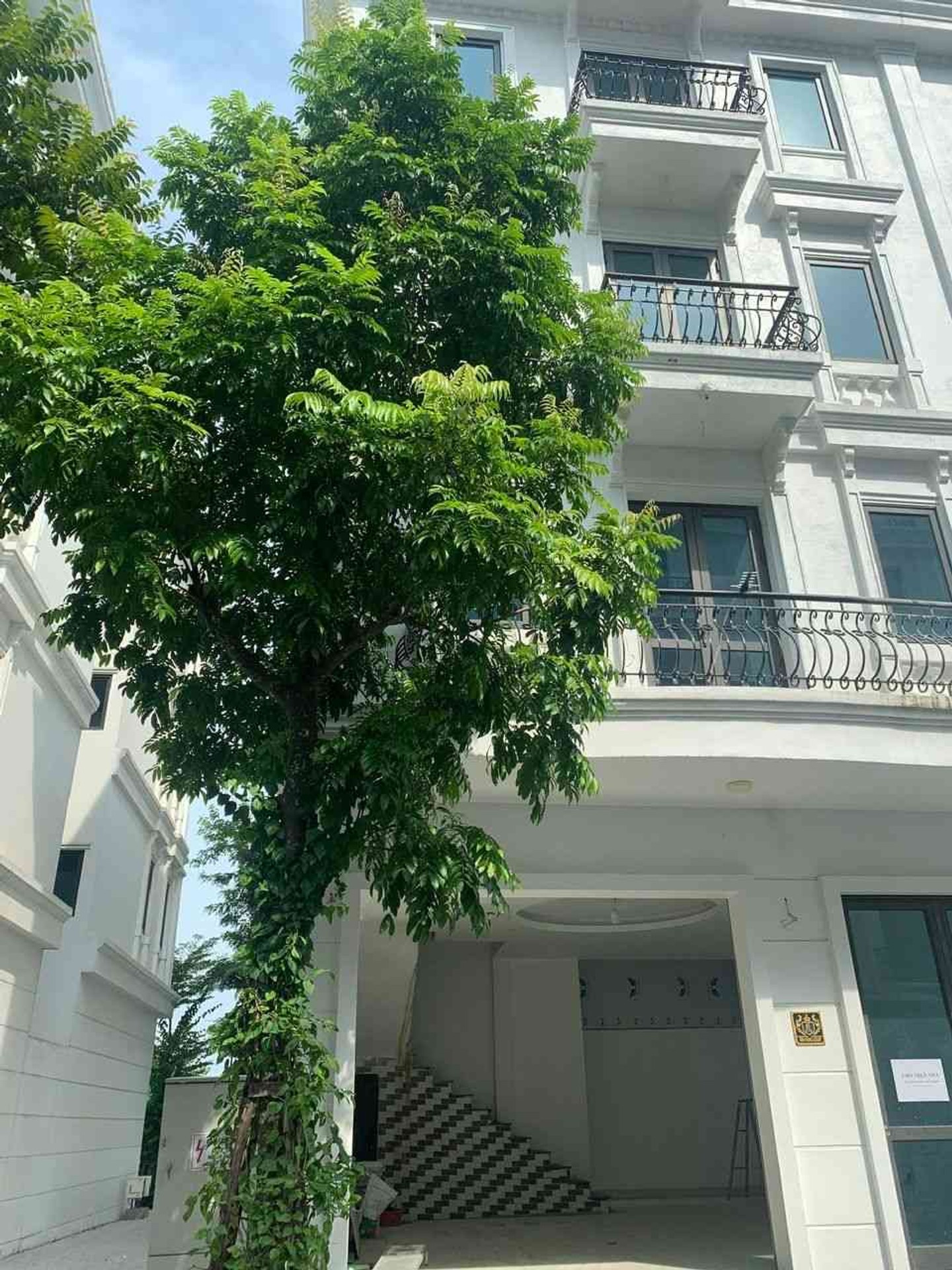 Biệt thự 5 tầng trung tâm Kiến Hưng giá hấp dẫn