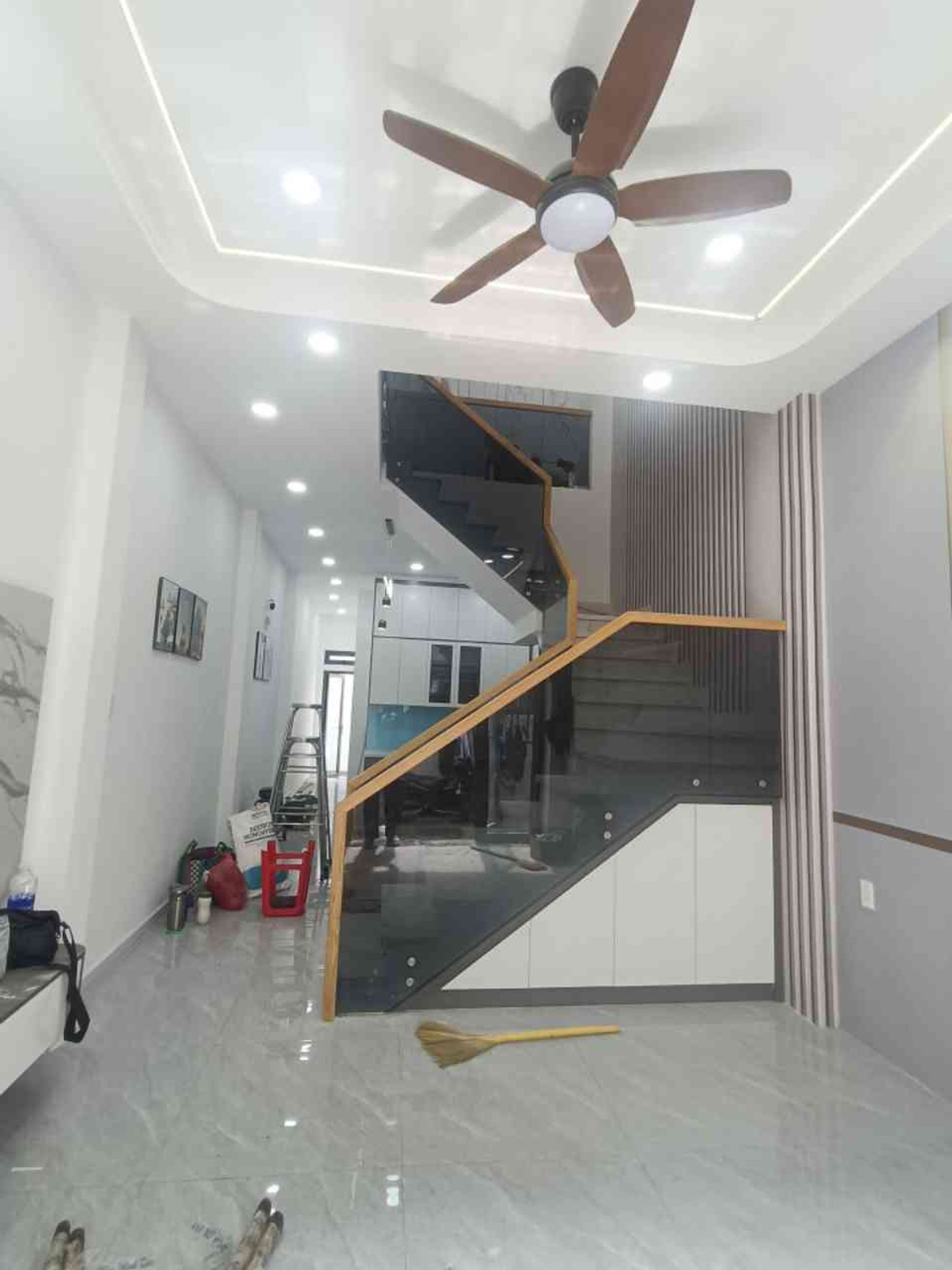 Nhà 2 tầng mới full nội thất gần chợ UBND Xuân Thới Thượng