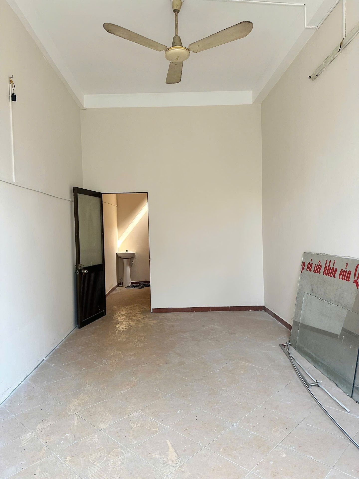 Bán nhà mặt phố 3 tầng diện tích 30m2 tại Phường Hoàng Hoa Thám, giá ưu đãi