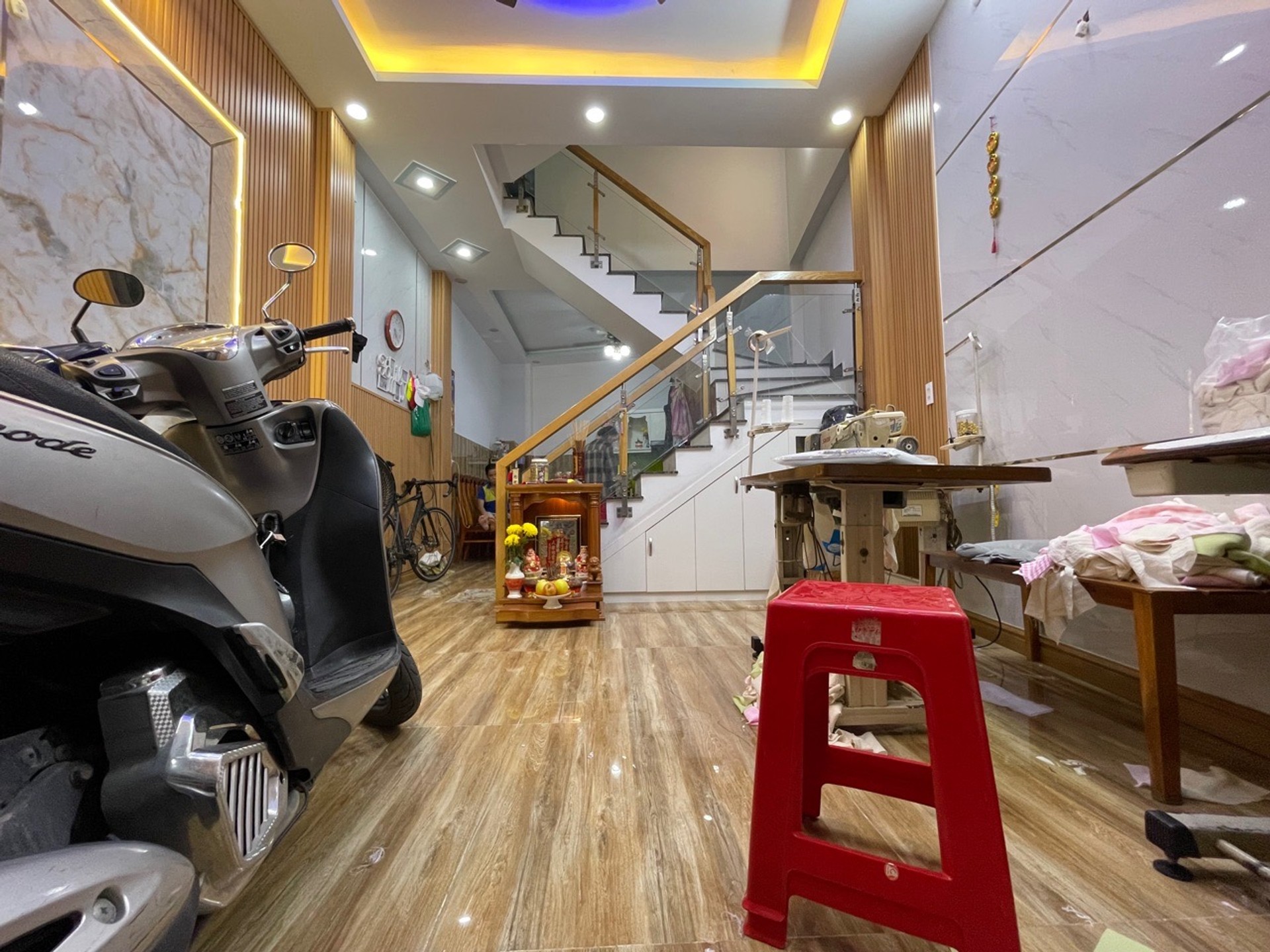 Bán nhà riêng 4 tầng có 4 phòng ngủ tại Huỳnh Thị Hai, Quận 12, hẻm ô tô thông(M6)