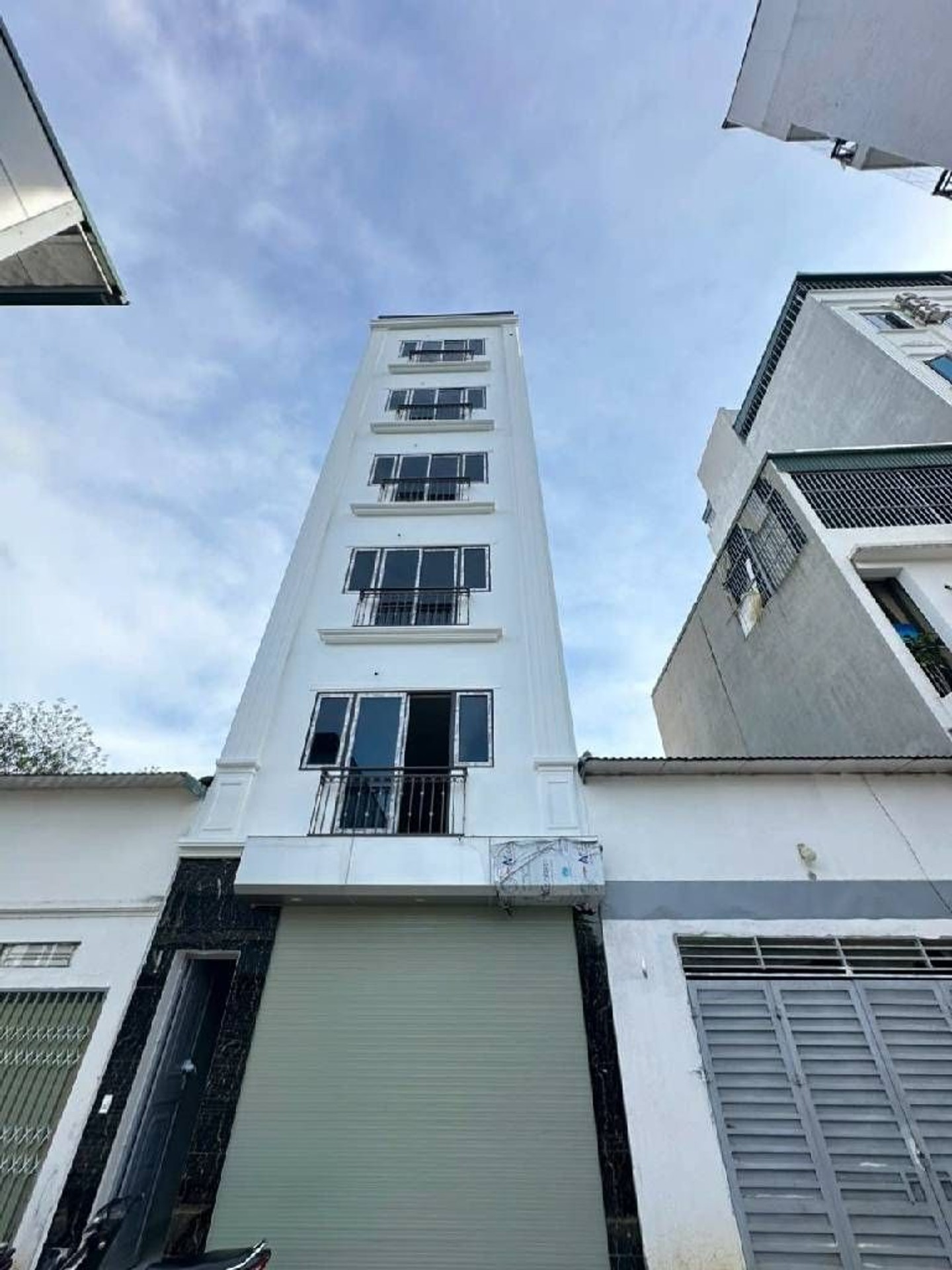 Biệt thự siêu đẳng cấp, full nội thất, thang máy 7 tầng tại Quang Lãm