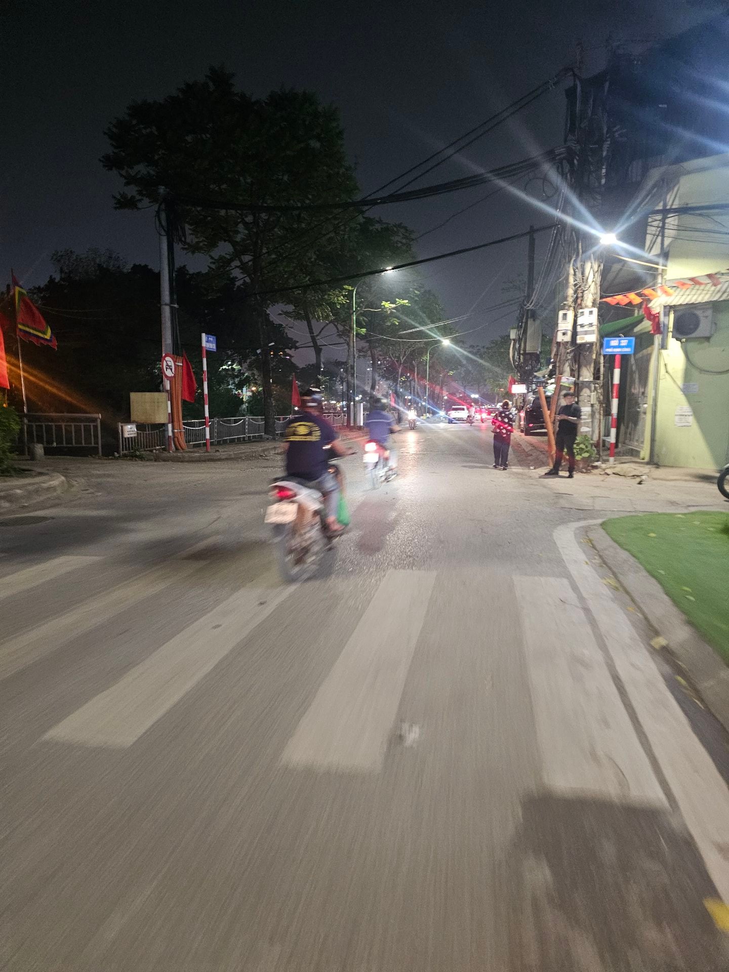 Bán đất tặng nhà cấp 4 kinh doanh thuận tiện tại khu vực Định Công