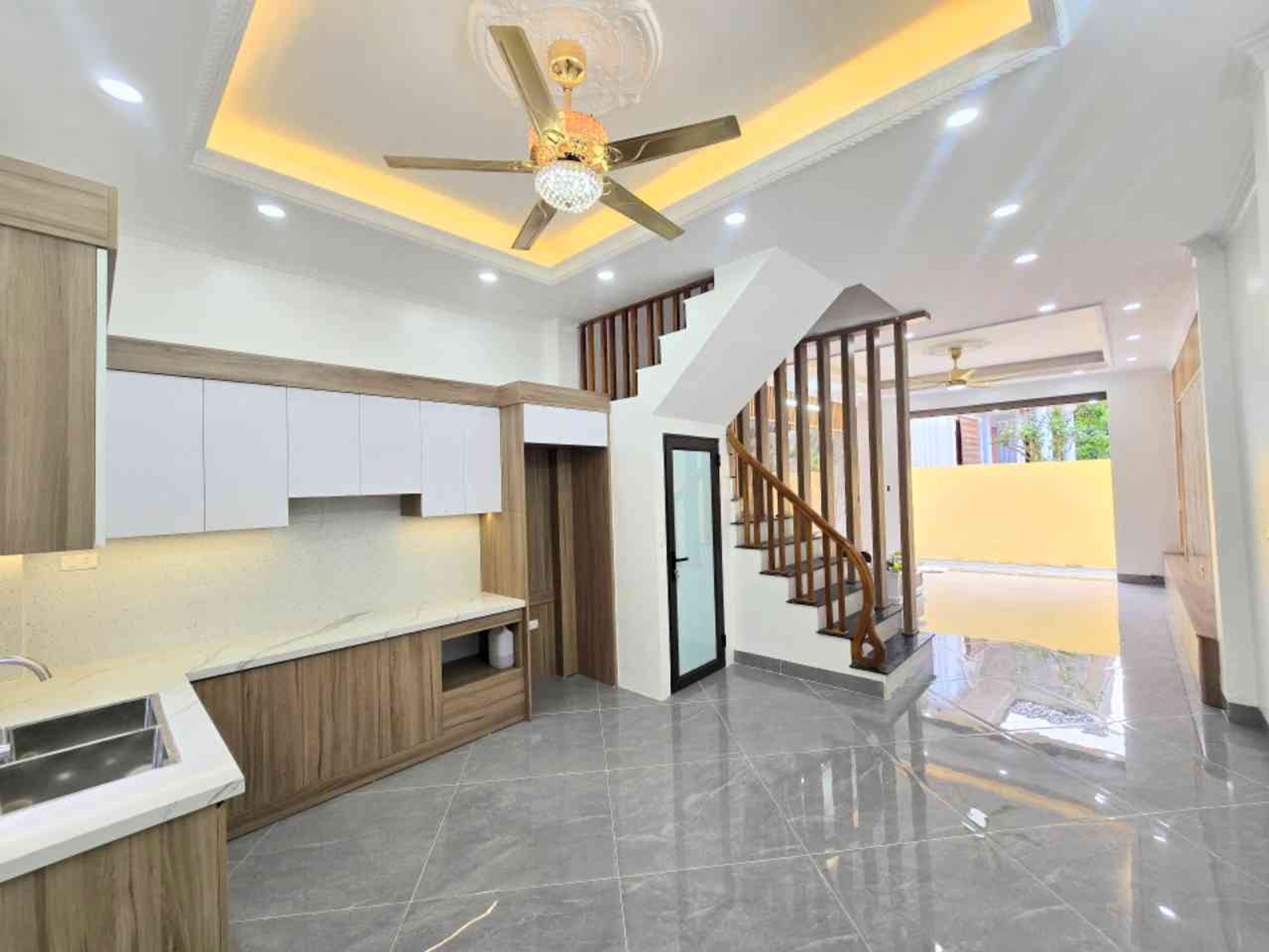 Nhà 4 Tầng Mới Xây - Gần Phố, Sát Ô Tô, Chờ Chủ Mới