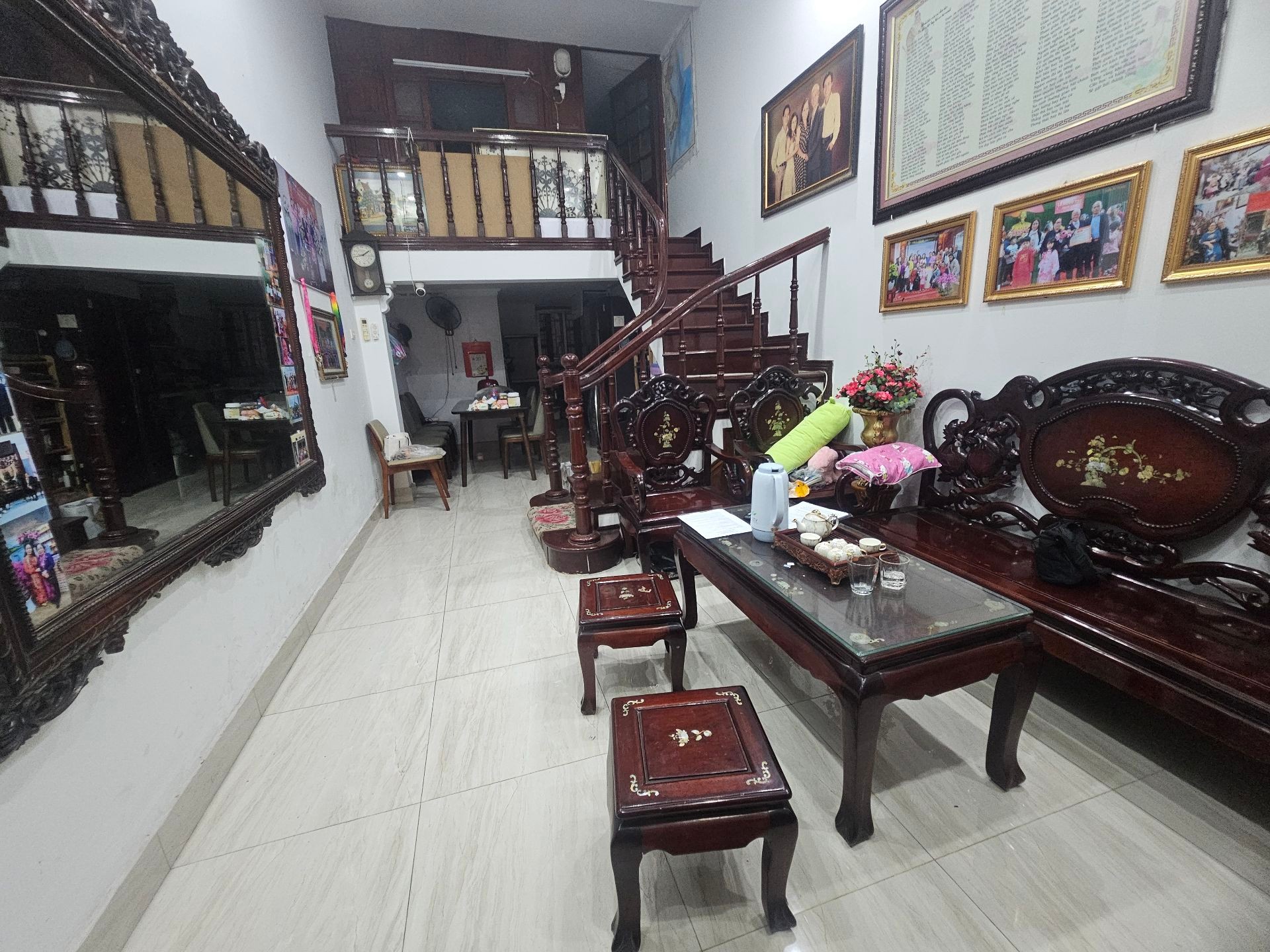 Nhà 4 tầng kinh doanh sầm uất, ô tô đỗ cửa khu trung tâm