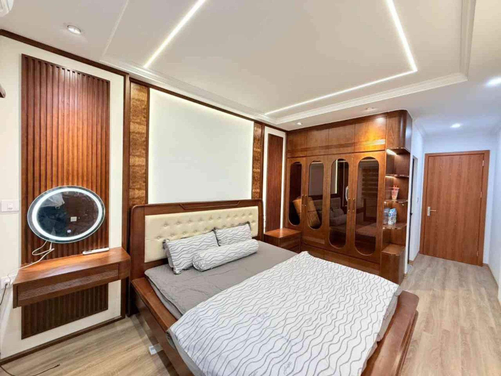 TRUNG KÍNH - YÊN HOÀ- CẦU GIẤY FULL NỘI THẤT - 40M- 7T- THANG MÁY - NHỈNH 12 TỶ