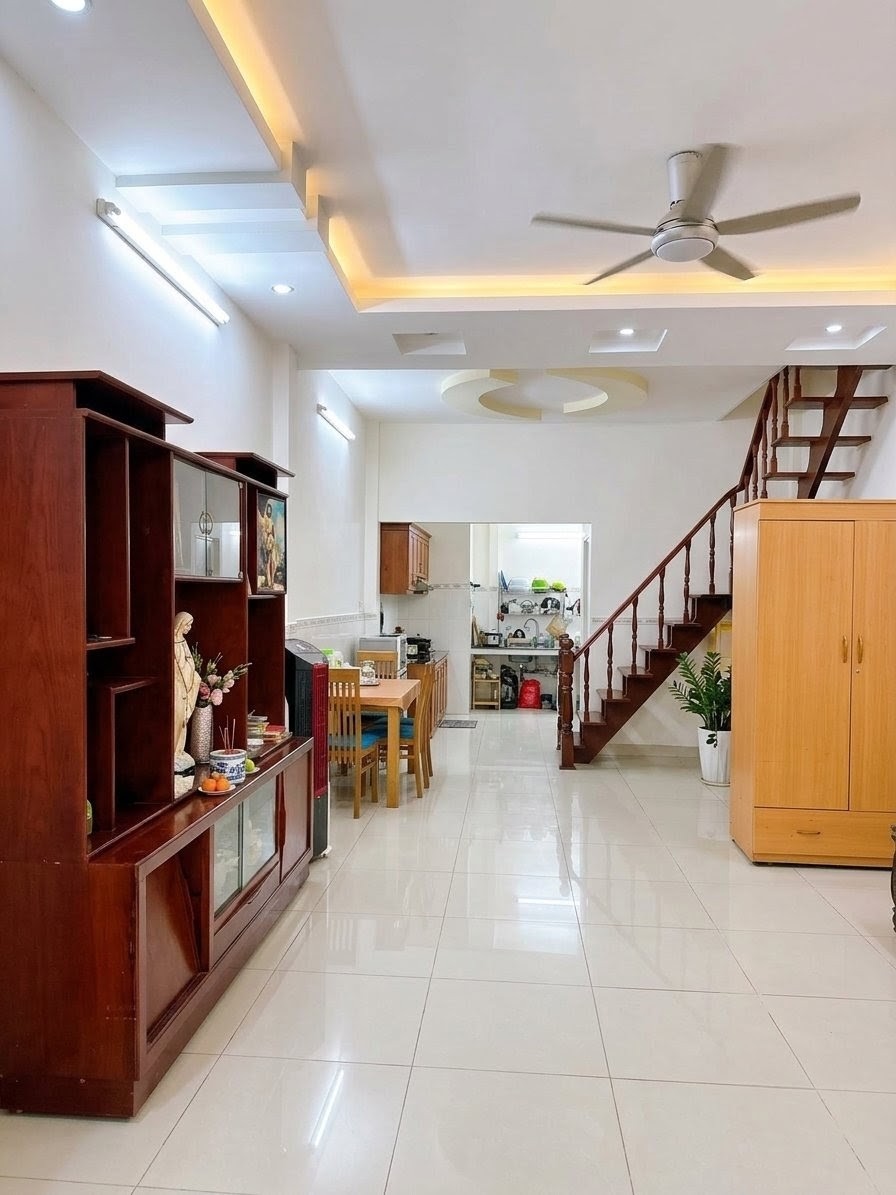 Nhà Tân Bình - Bùi Thế Mỹ, 2 tầng ở ngay - ngang gần 5m - dài gần 15m - hơn 6 tỷ.