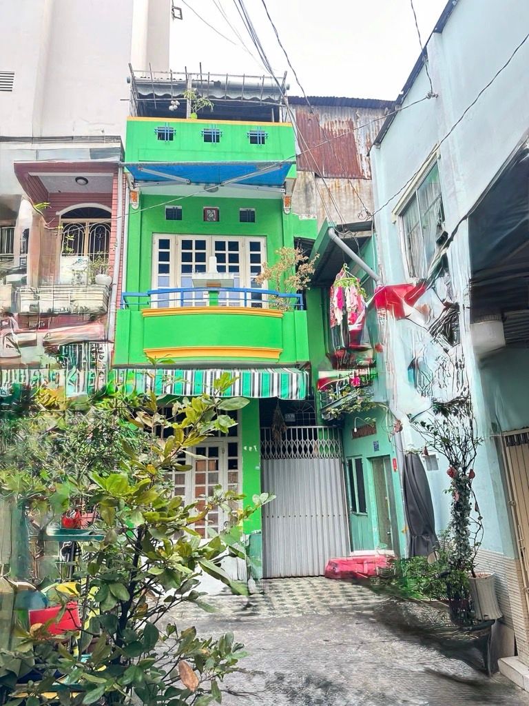 Nhà 3 tầng mặt phố Quận 10 - Không gian sầm uất, vị trí vàng