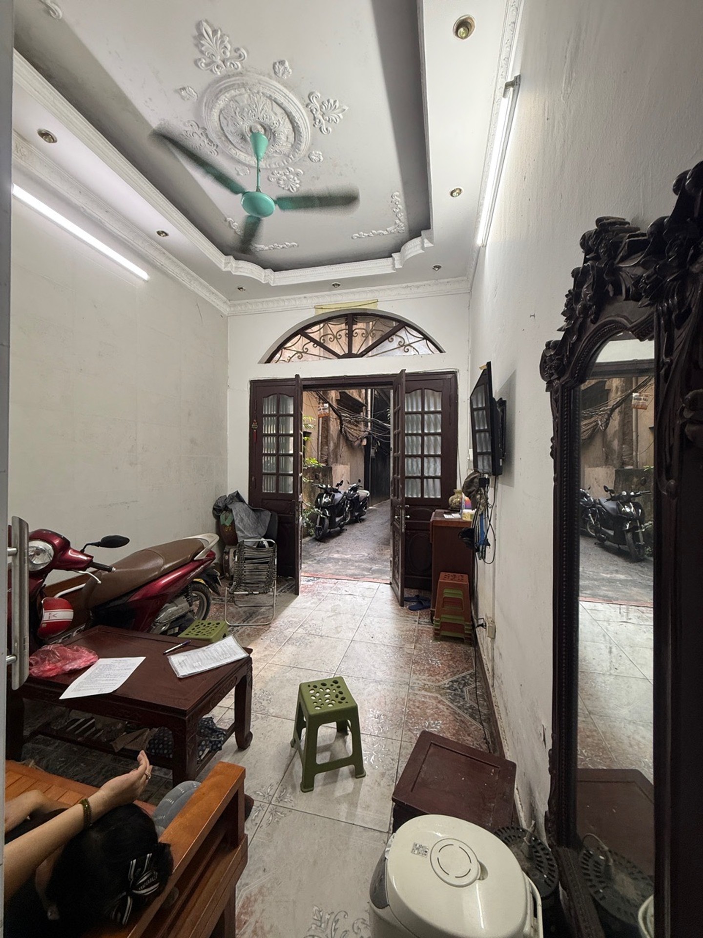 Bán nhà 4 tầng diện tích 30.6 m² tại trung tâm phường Đê La Thành, giá hợp lý