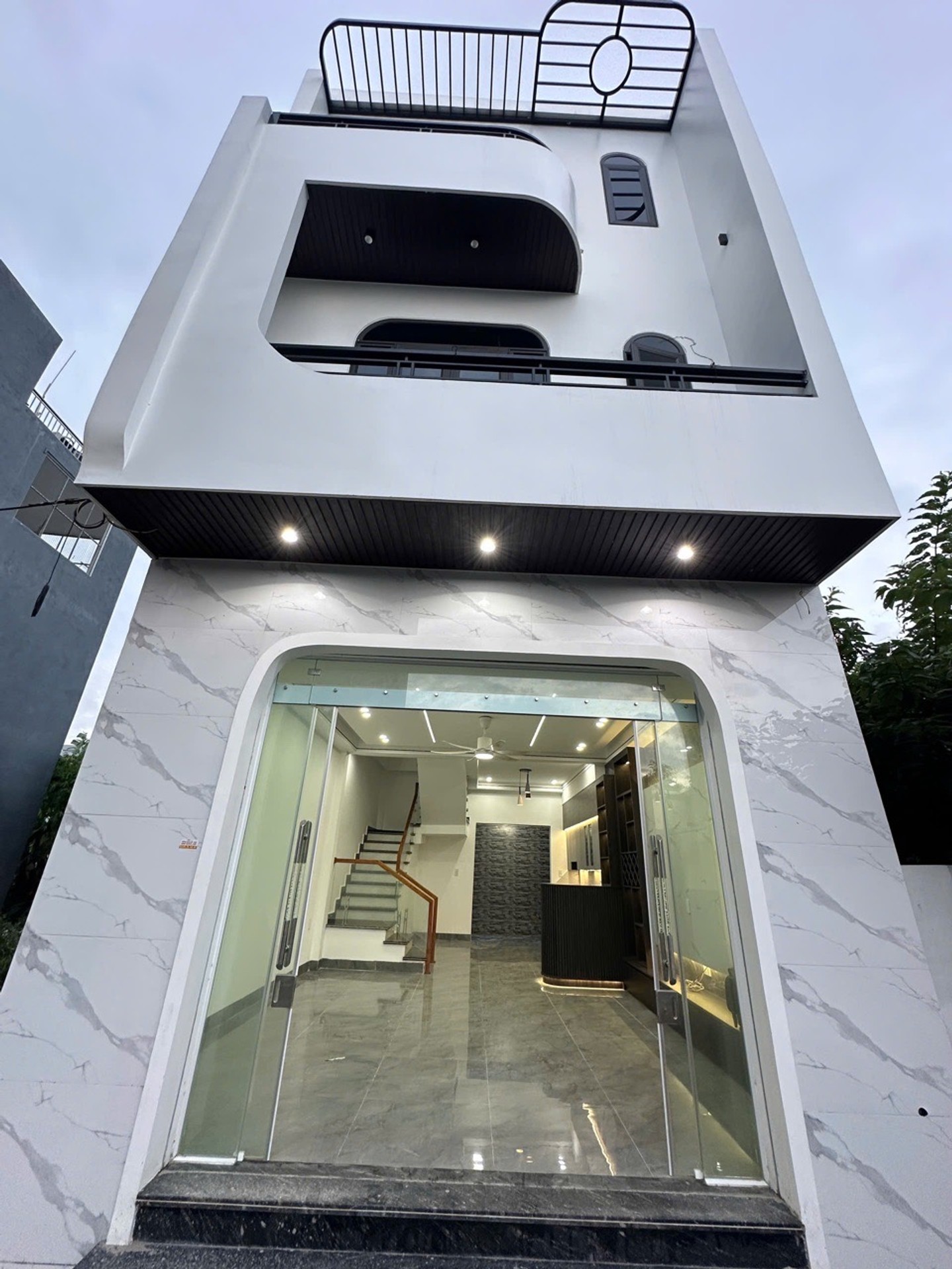 Nhà 3 tầng tuyệt đẹp tại Hoà Nhất, Đặng Cương với thiết kế tiện nghi và vị trí đắc địa
