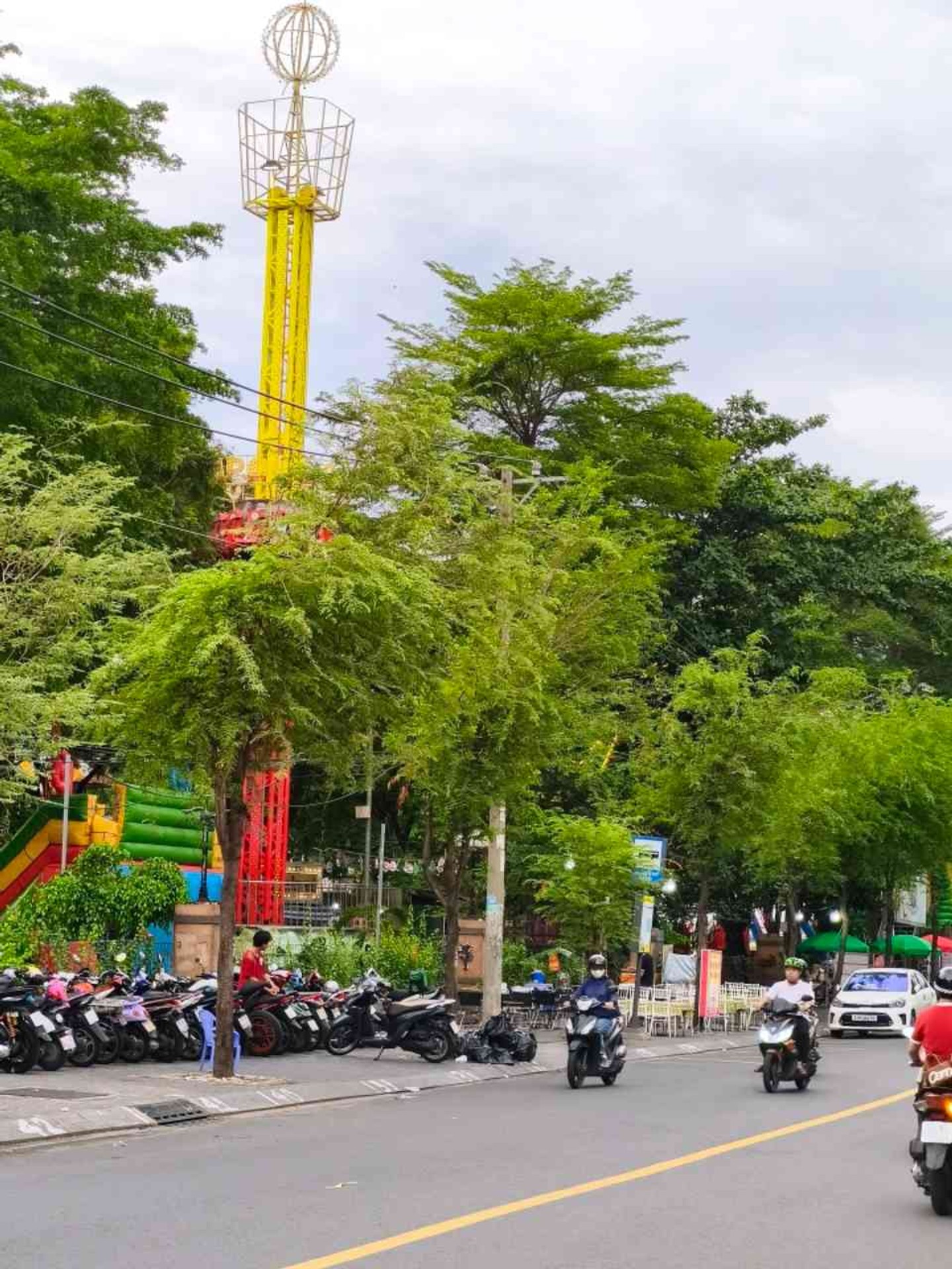 Nhà đẹp Trường Sơn gần công viên Lê Thị Riêng