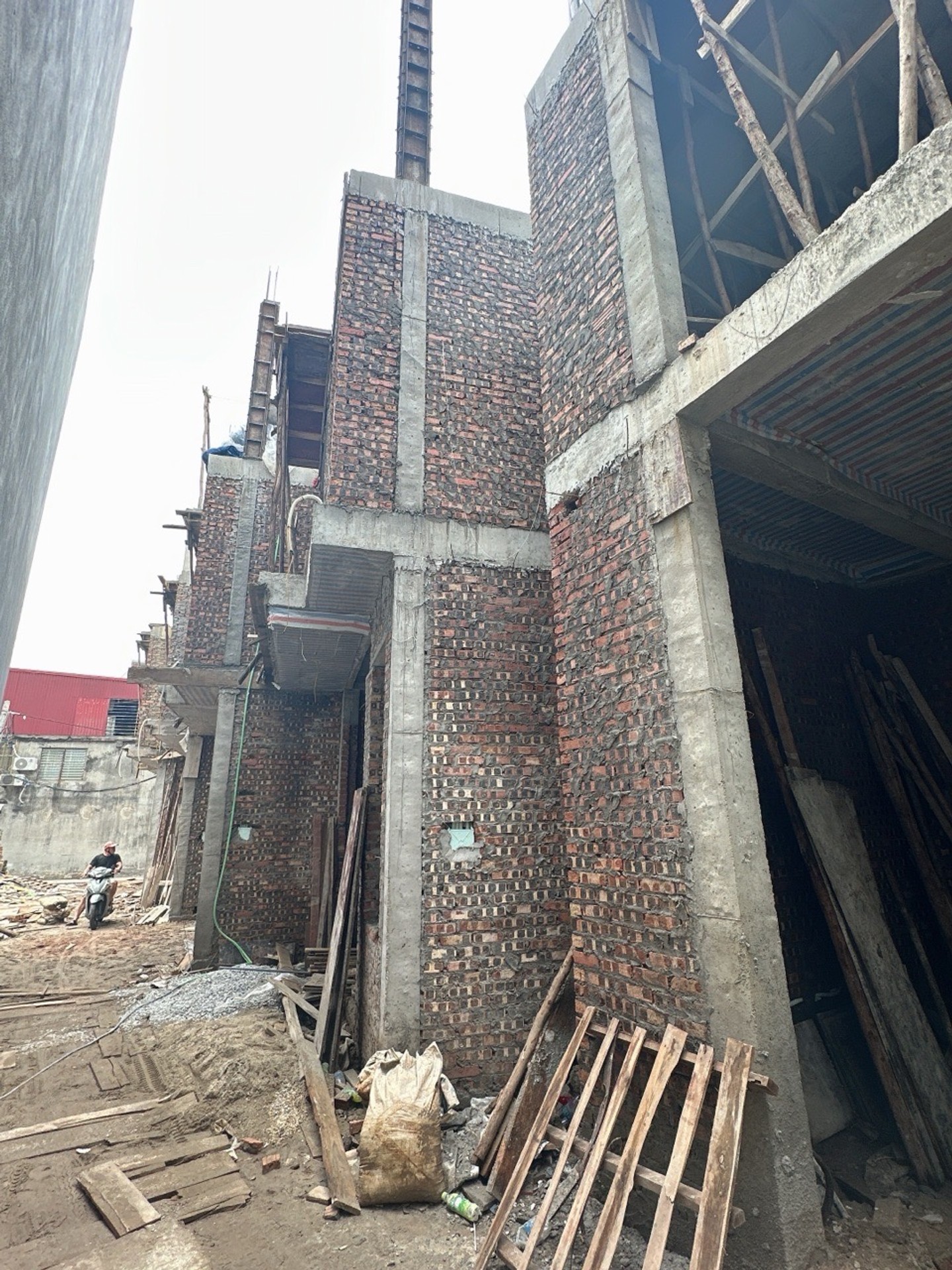 Dãy 6 căn nhà hiện đại trên 4 tầng tại khu trung tâm Tôn Đức Thắng