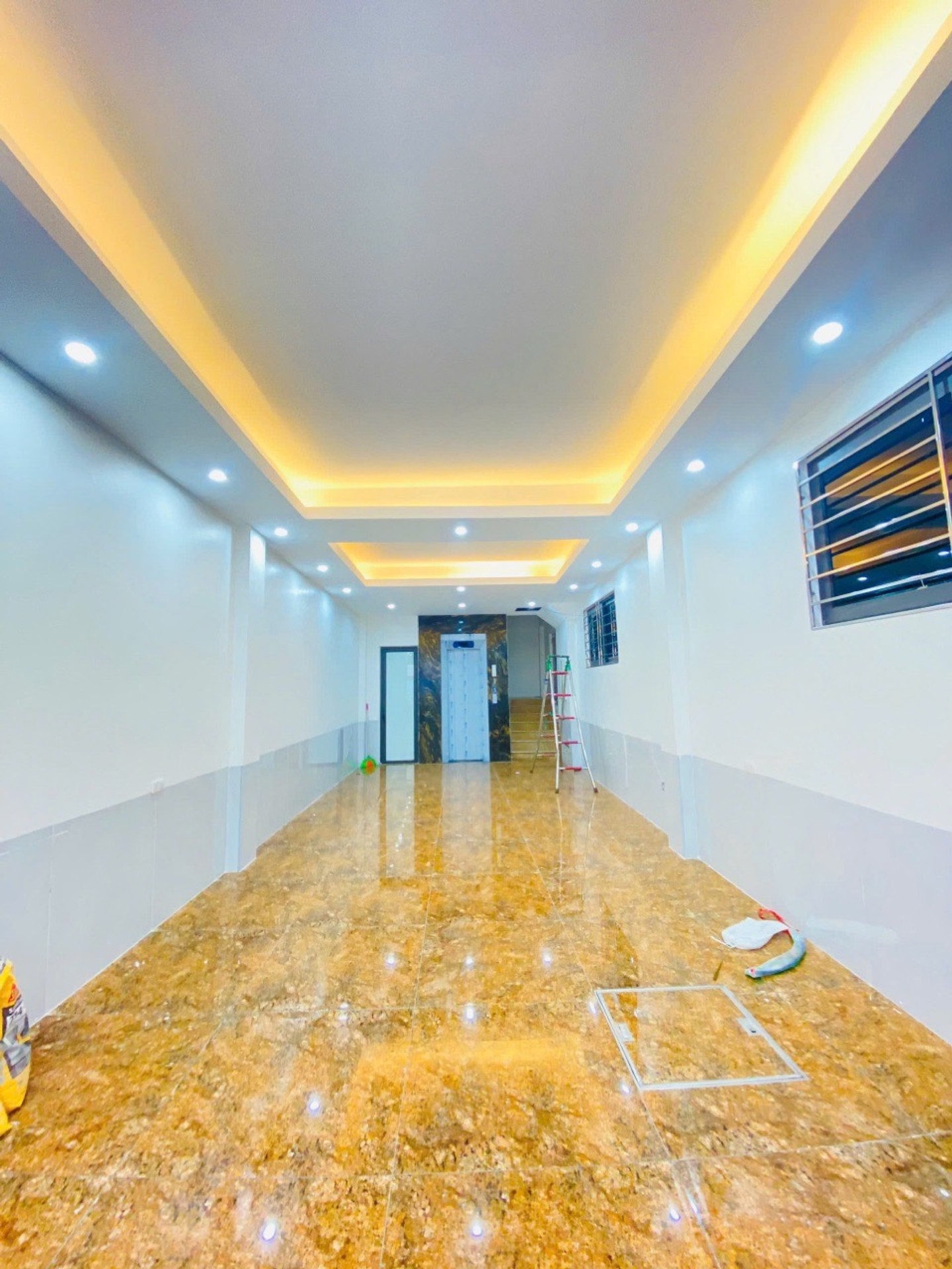 Nhà lô góc 6 tầng thang máy, ô tô tránh, ngõ kinh doanh sầm uất